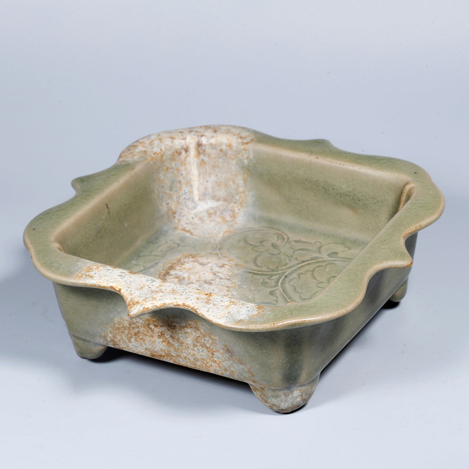 A YAOZHOU KILN WASHER WITH FLORAL DESIGN: Yaozhou kiln washer with floral design