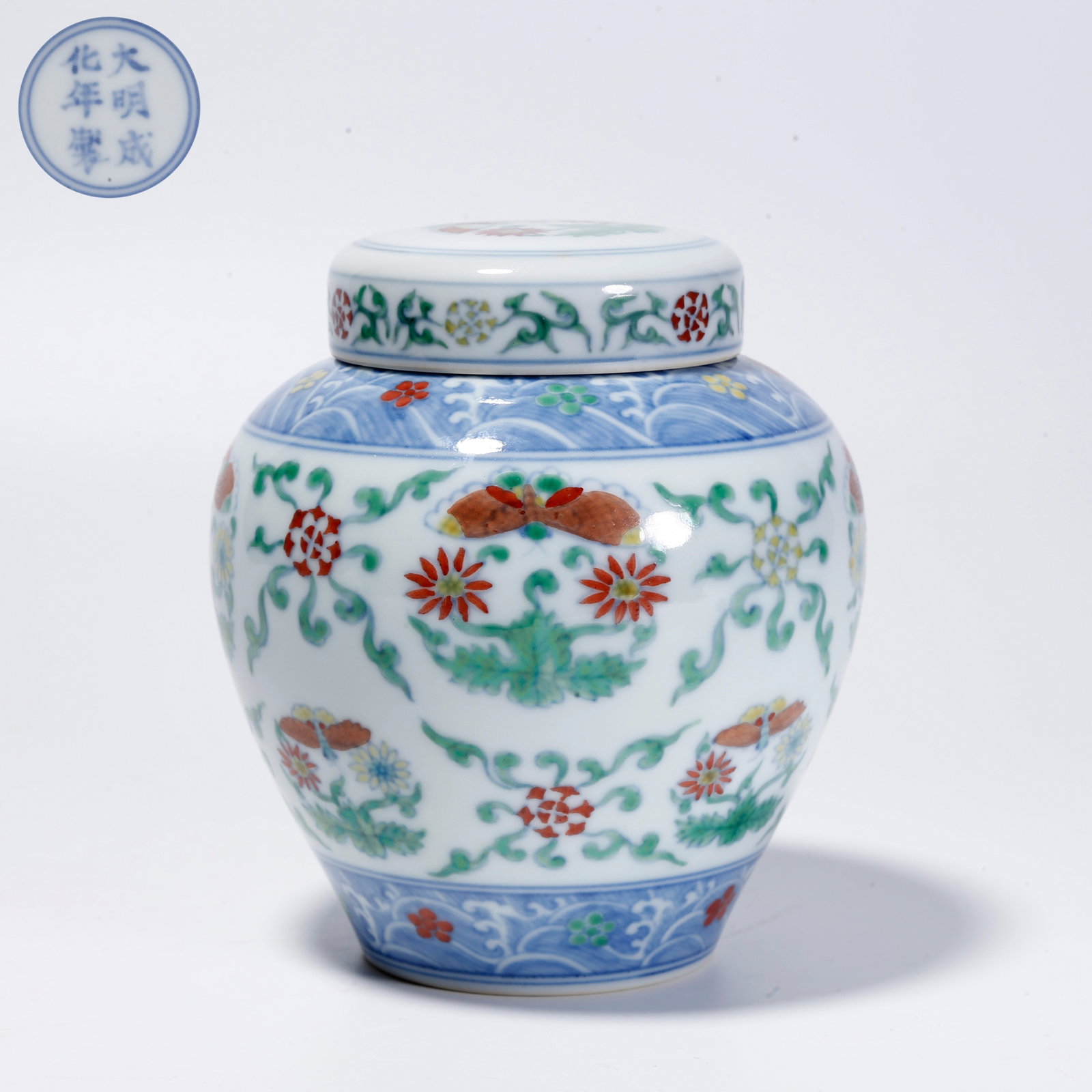 A FAMILLE ROSE COVERED JAR WITH INTERTWINED FLOWER PATTERN: Famille Rose Covered Jar with Intertwined Flower Pattern