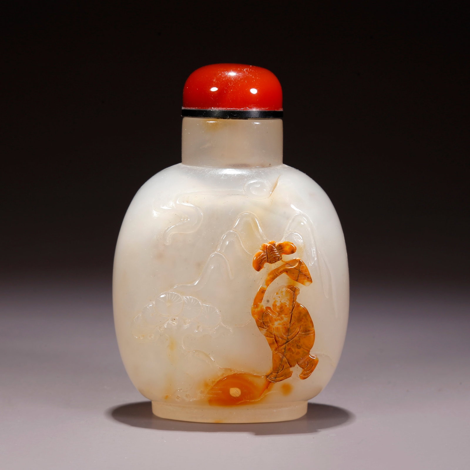 A AGATE CARVED SNUFF BOTTLE WITH FIGURAL MOTIF (1 of 9)