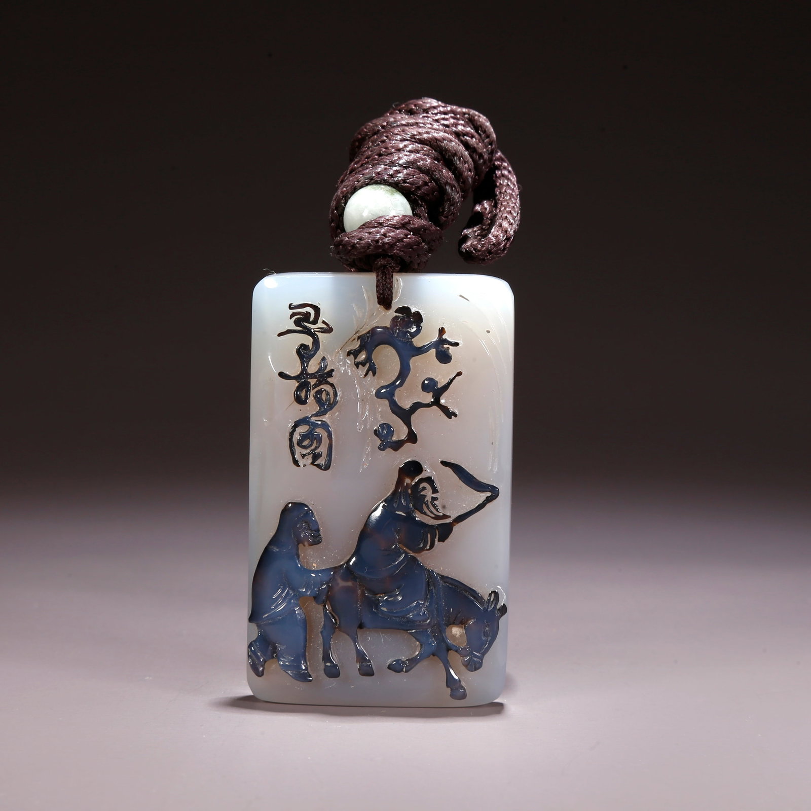 A AGATE CARVED FIGURAL PLAQUE (1 of 8)