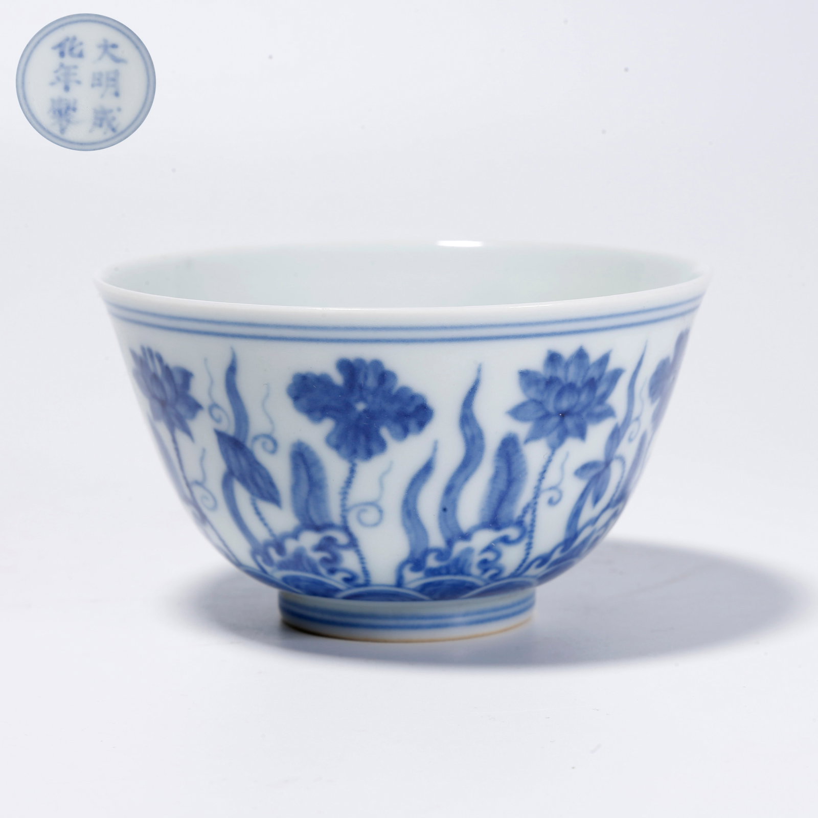 A BLUE-AND-WHITE CUP WITH SEAWEED PATTERN (1 of 8)