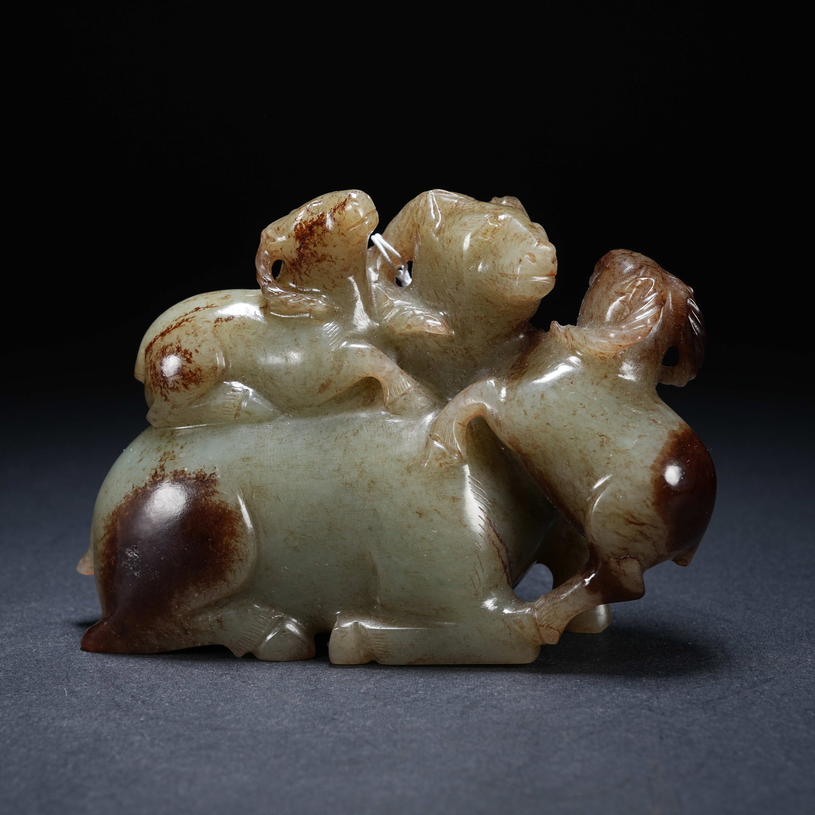 A ARCHAIC JADE ORNAMENT OF THREE RAMS (1 of 8)
