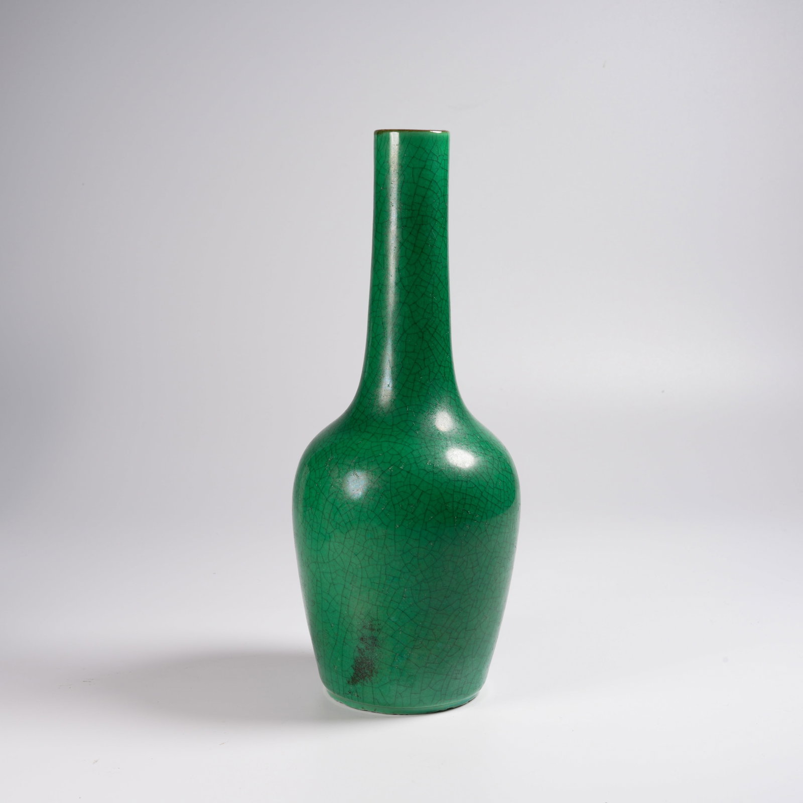 A GE WARE GREEN-GLAZED LONG-NECKED VASE (1 of 10)