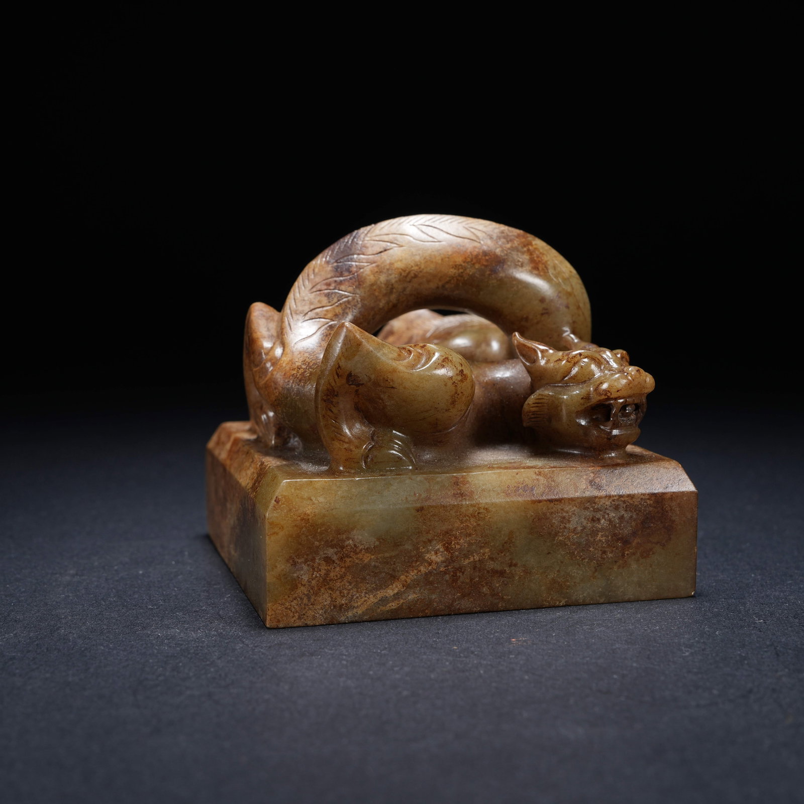 A ARCHAIC JADE SEAL WITH CHI DRAGON KNOB (1 of 8)