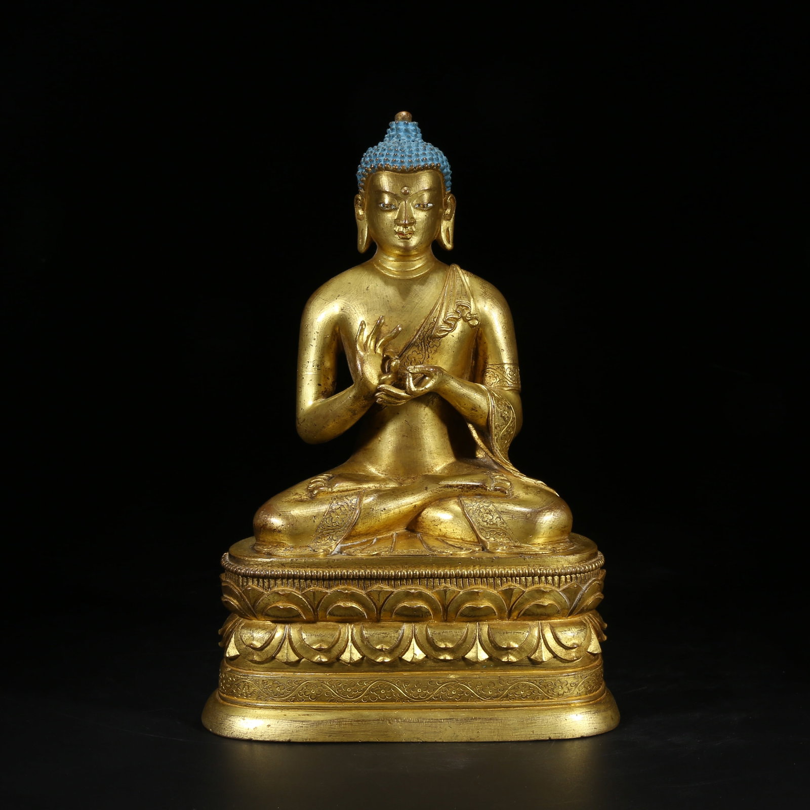 A GILT BRONZE AMITAYUS BUDDHA STATUE IN ZANABAZAR STYLE (1 of 8)