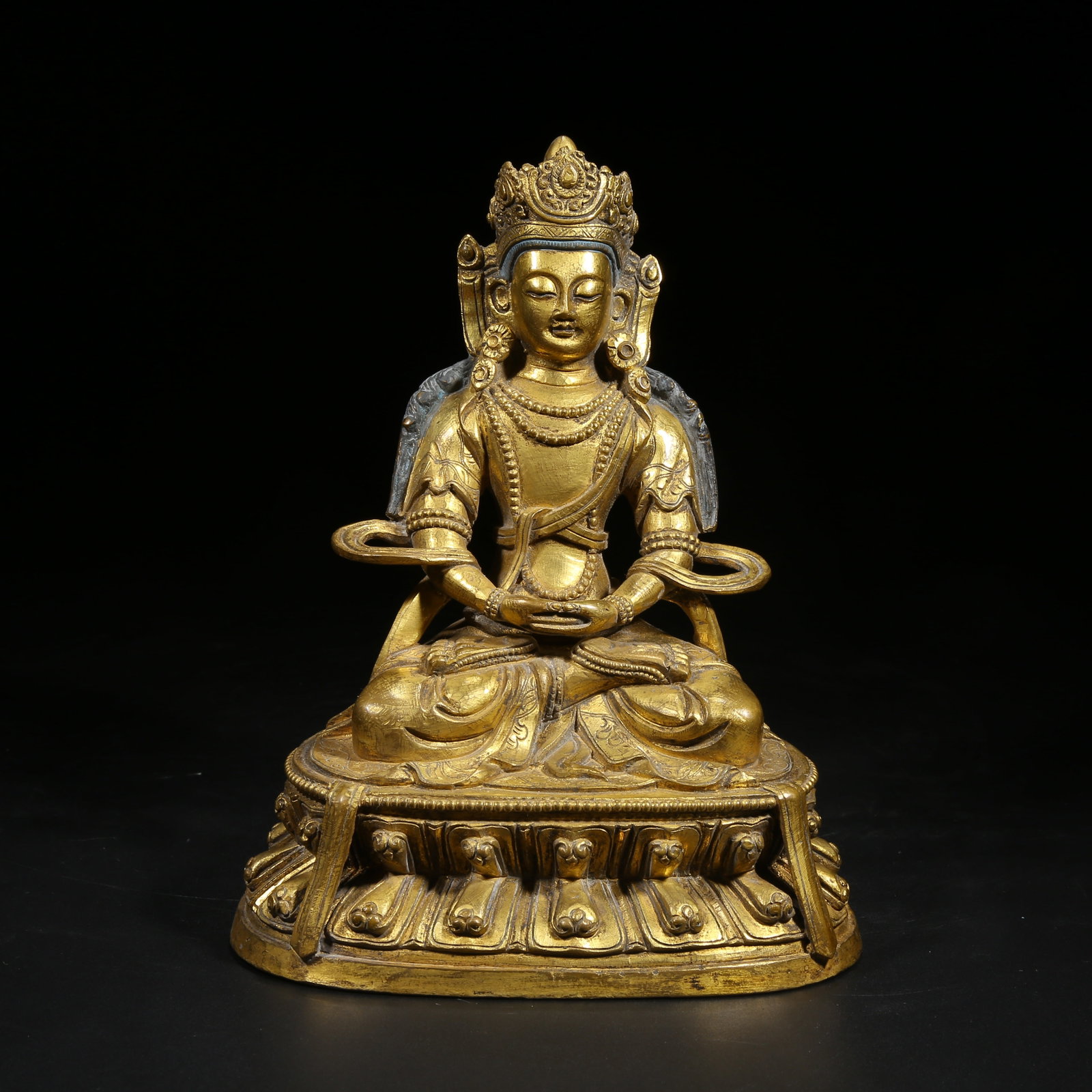 A GILT BRONZE AMITAYUS BUDDHA STATUE (1 of 8)