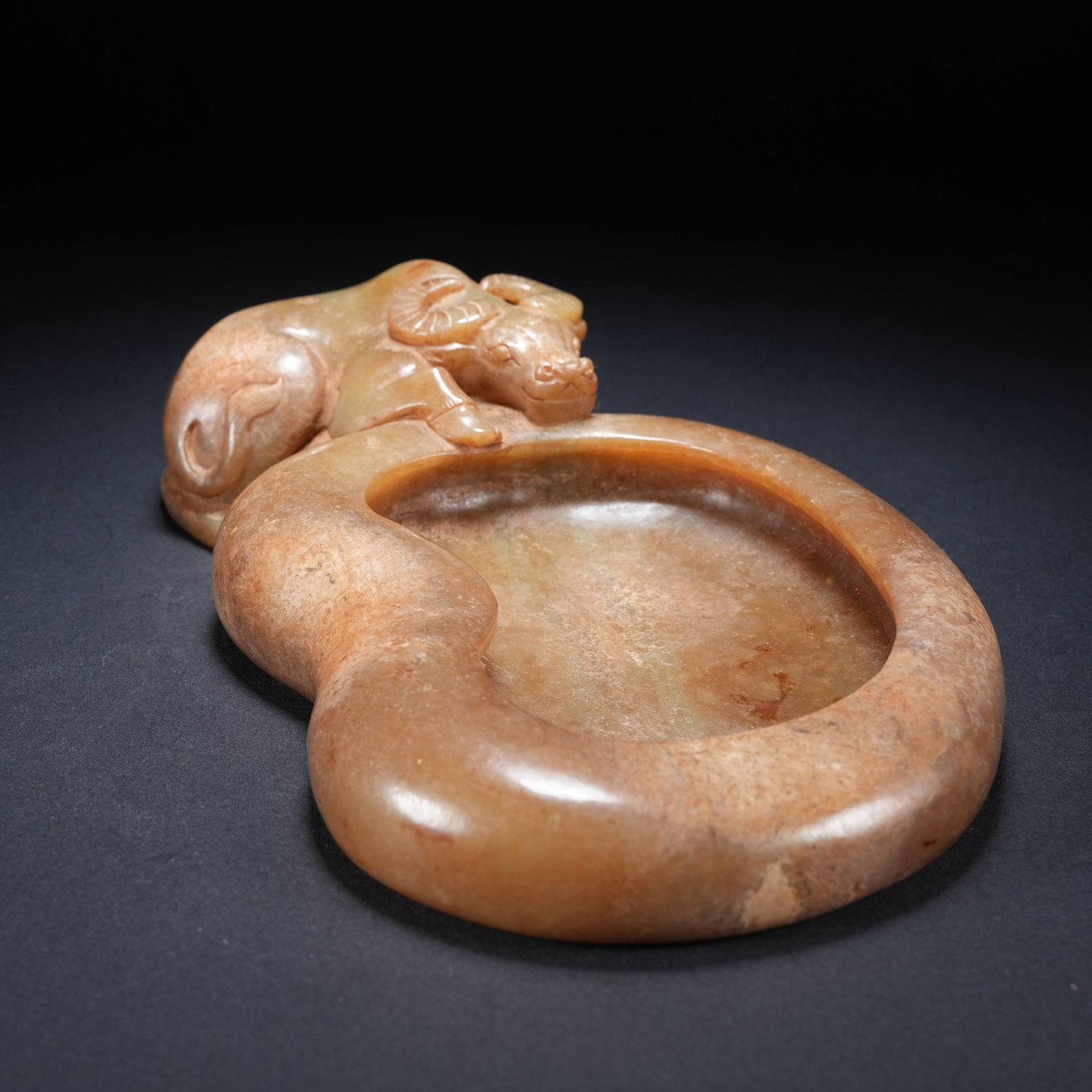 A ARCHAIC JADE RECLINING OX INKSTONE (1 of 8)