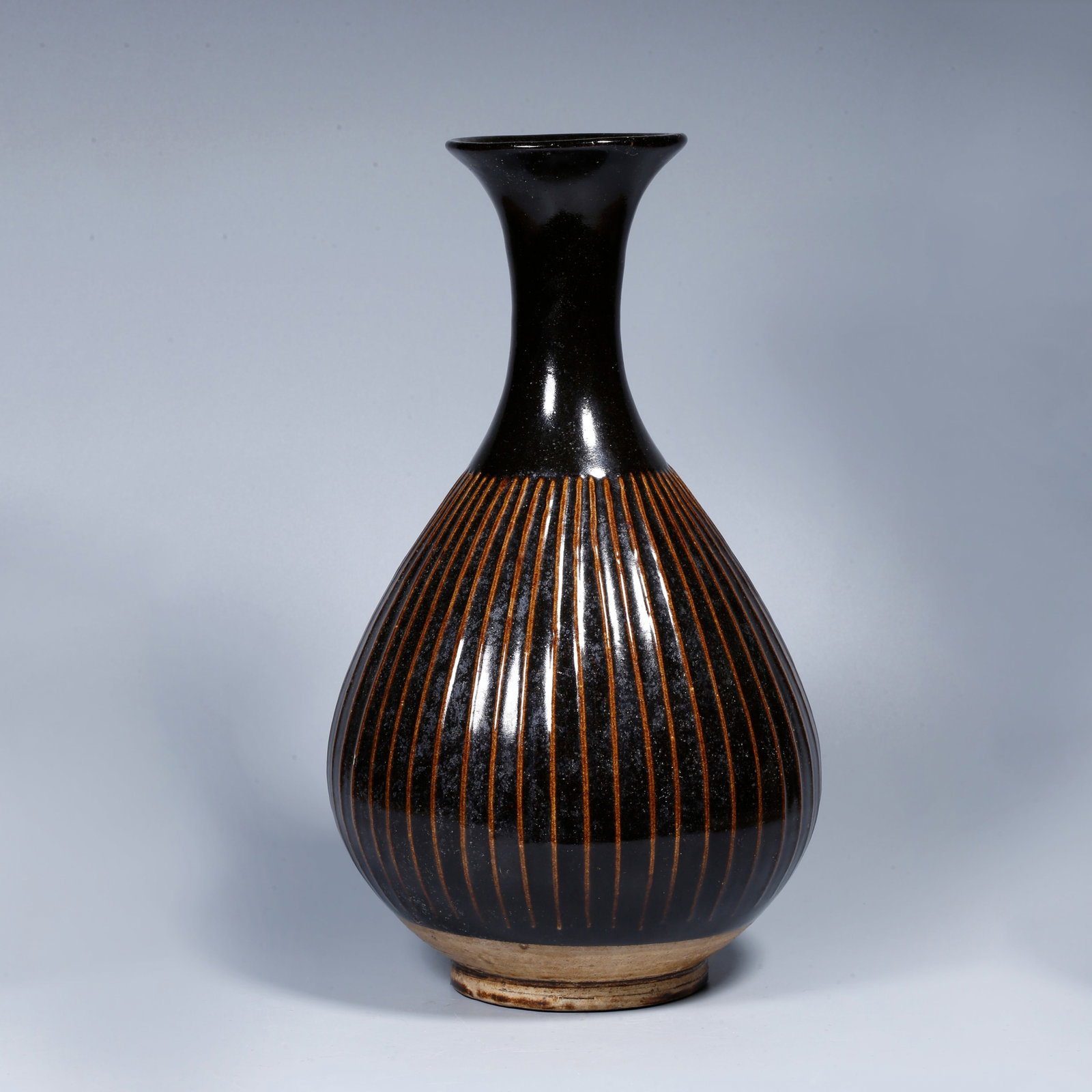 A OLD KILN YUHUCHUN VASE (1 of 9)
