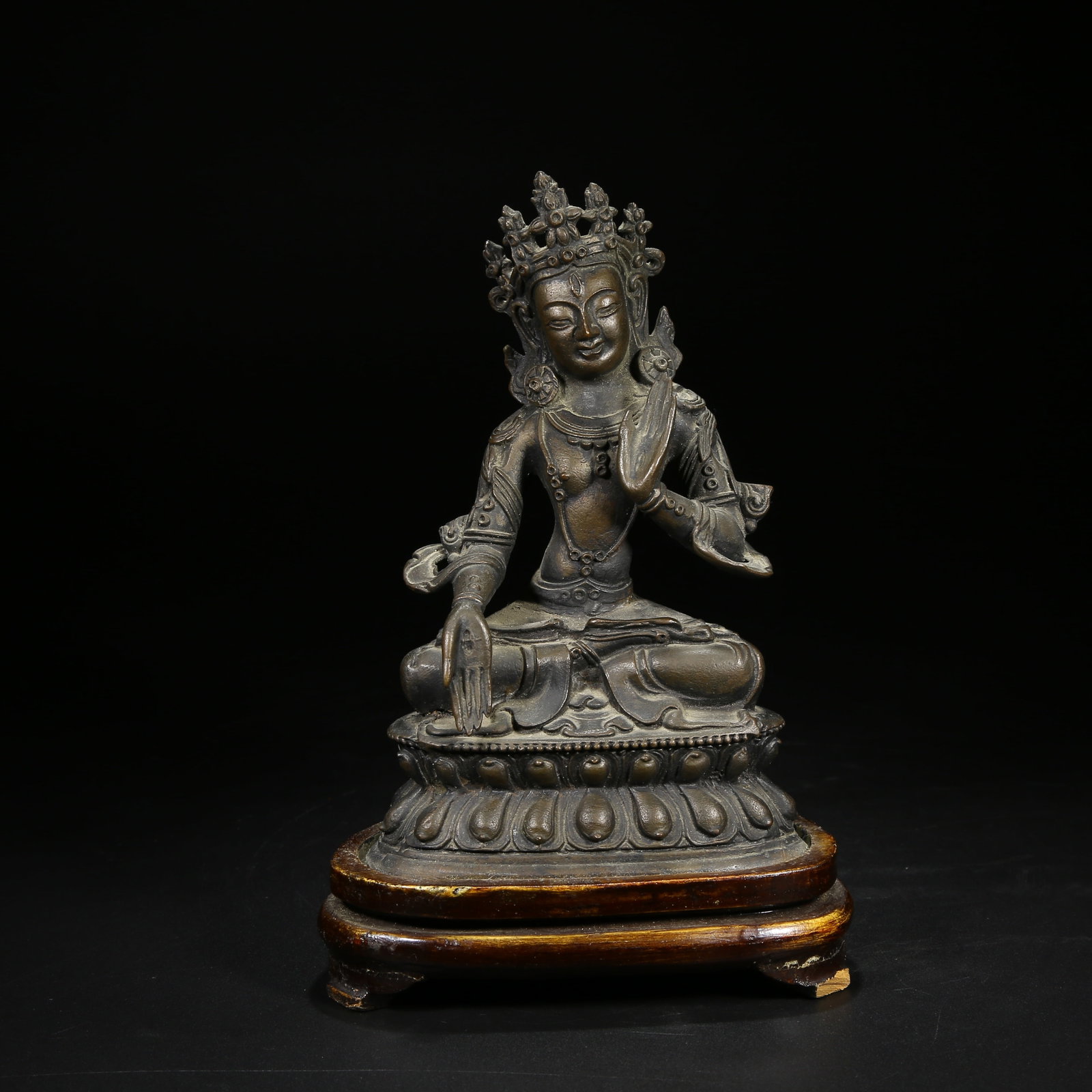 A BRONZE WHITE TARA STATUE (1 of 8)