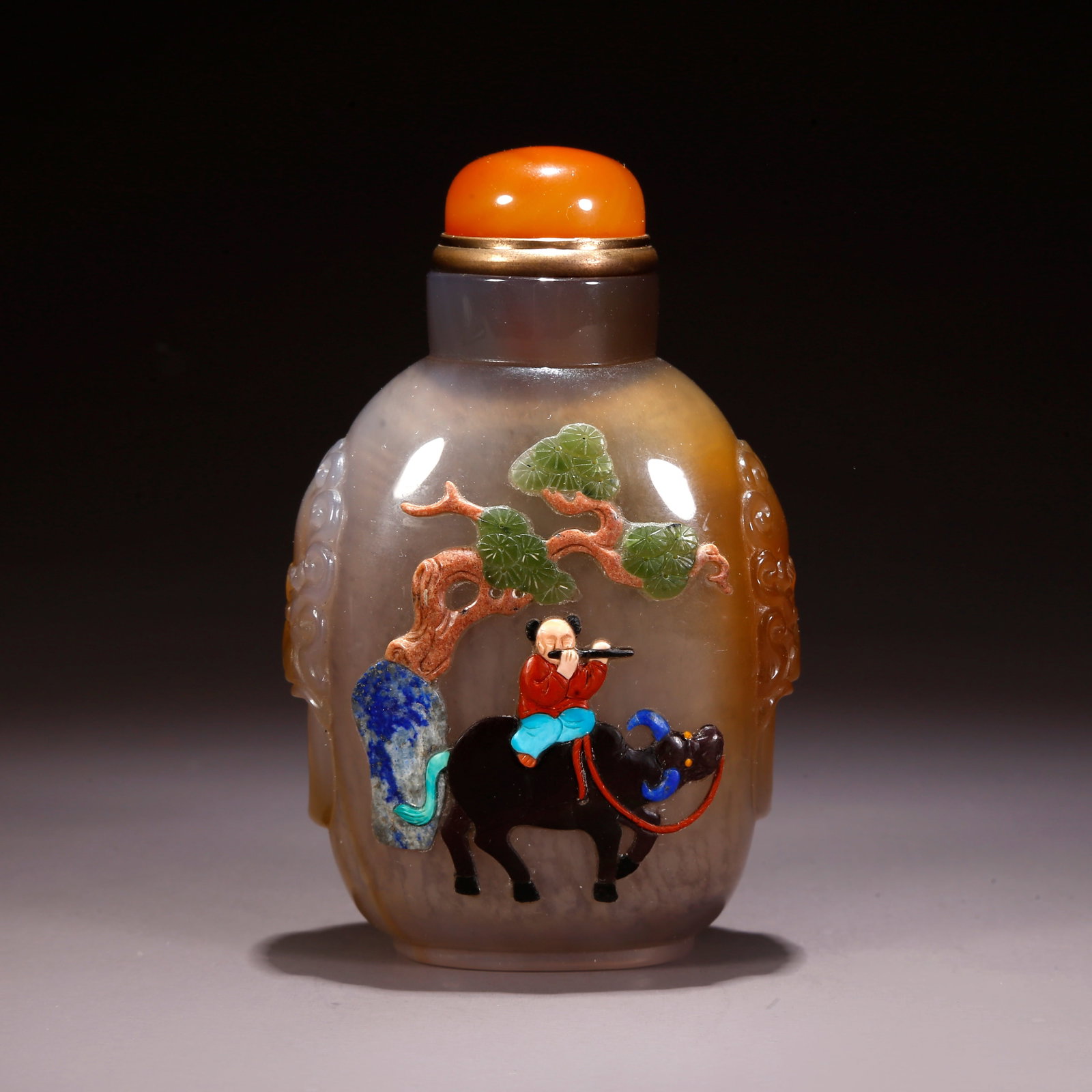 A AGATE CARVED SNUFF BOTTLE WITH BOY HERDING OX MOTIF: Agate Carved Snuff Bottle with Boy Herding Ox Motif