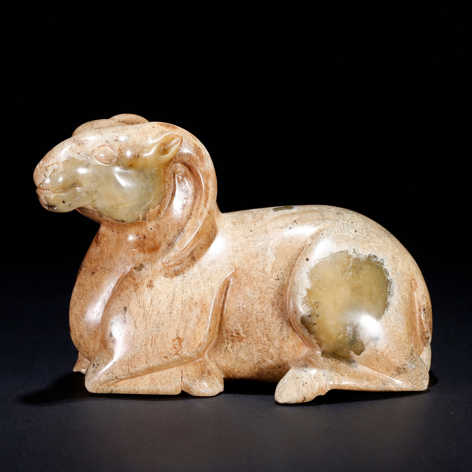 A ARCHAIC JADE CARVED GOAT ORNAMENT (1 of 10)