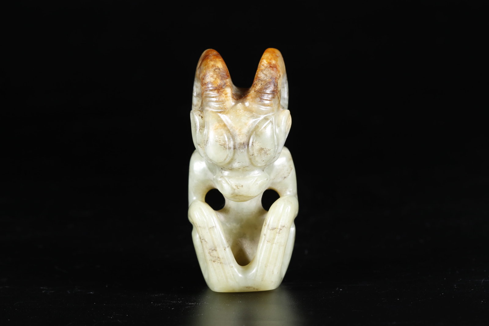 A ARCHAIC JADE CARVING SUN GOD ORNAMENT (1 of 9)