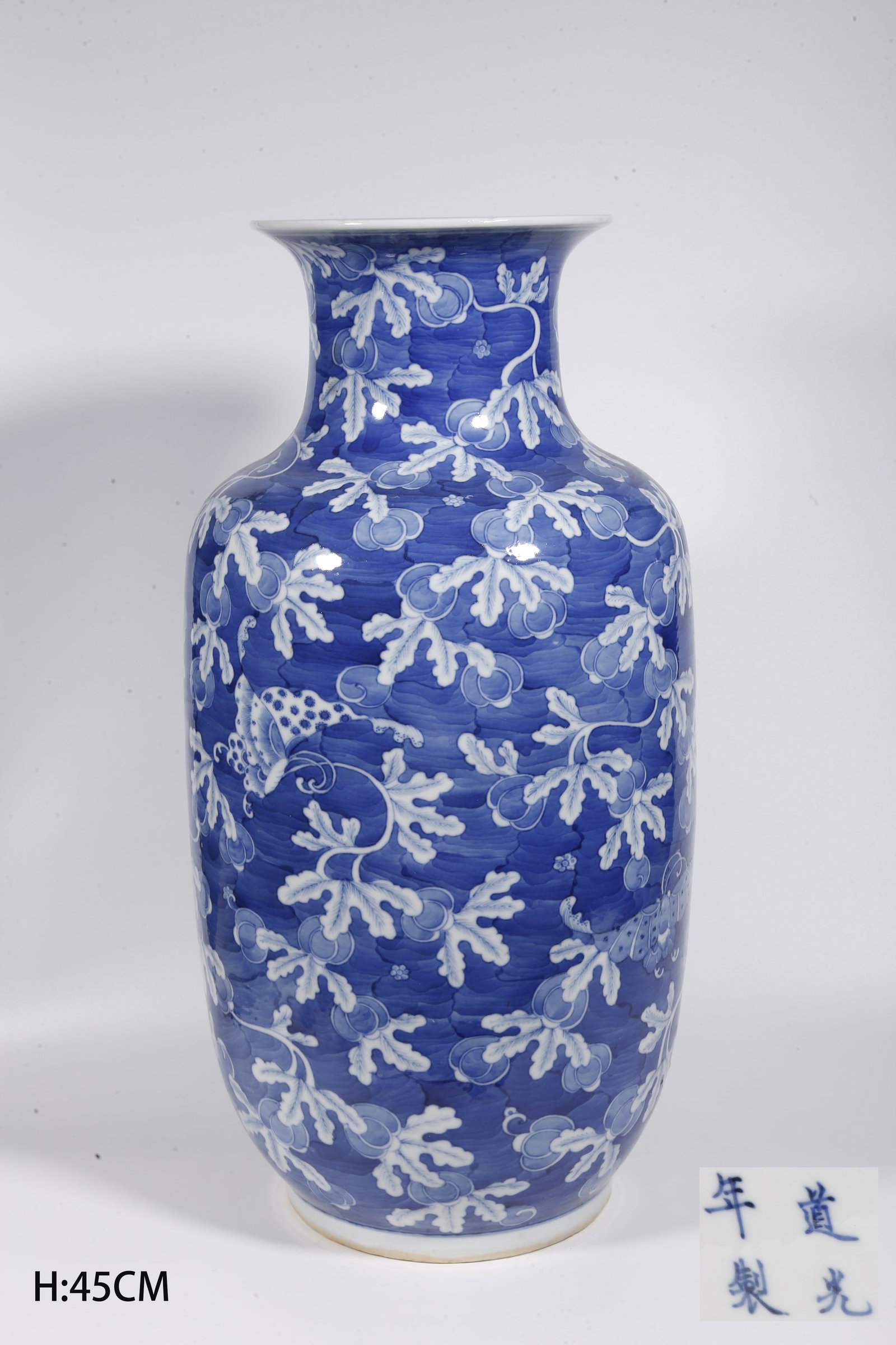 A BLUE AND WHITE NEGATIVE SPACE MELON VINE PATTERN LANTERN VASE: Blue and White Negative Space Melon Vine Pattern Lantern Vase