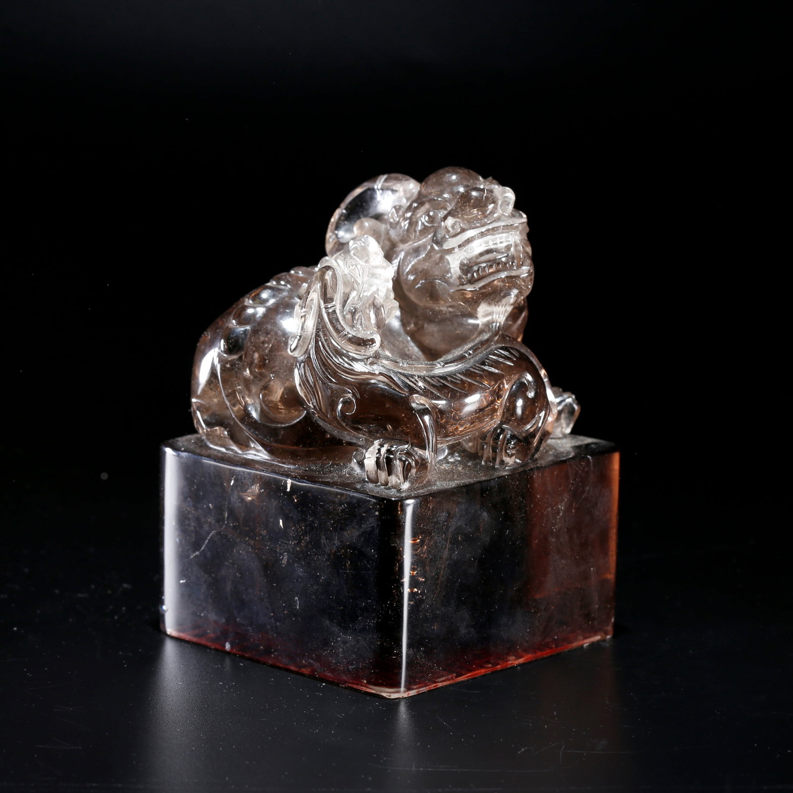 A CRYSTAL SEAL WITH LION CUB KNOB (1 of 10)