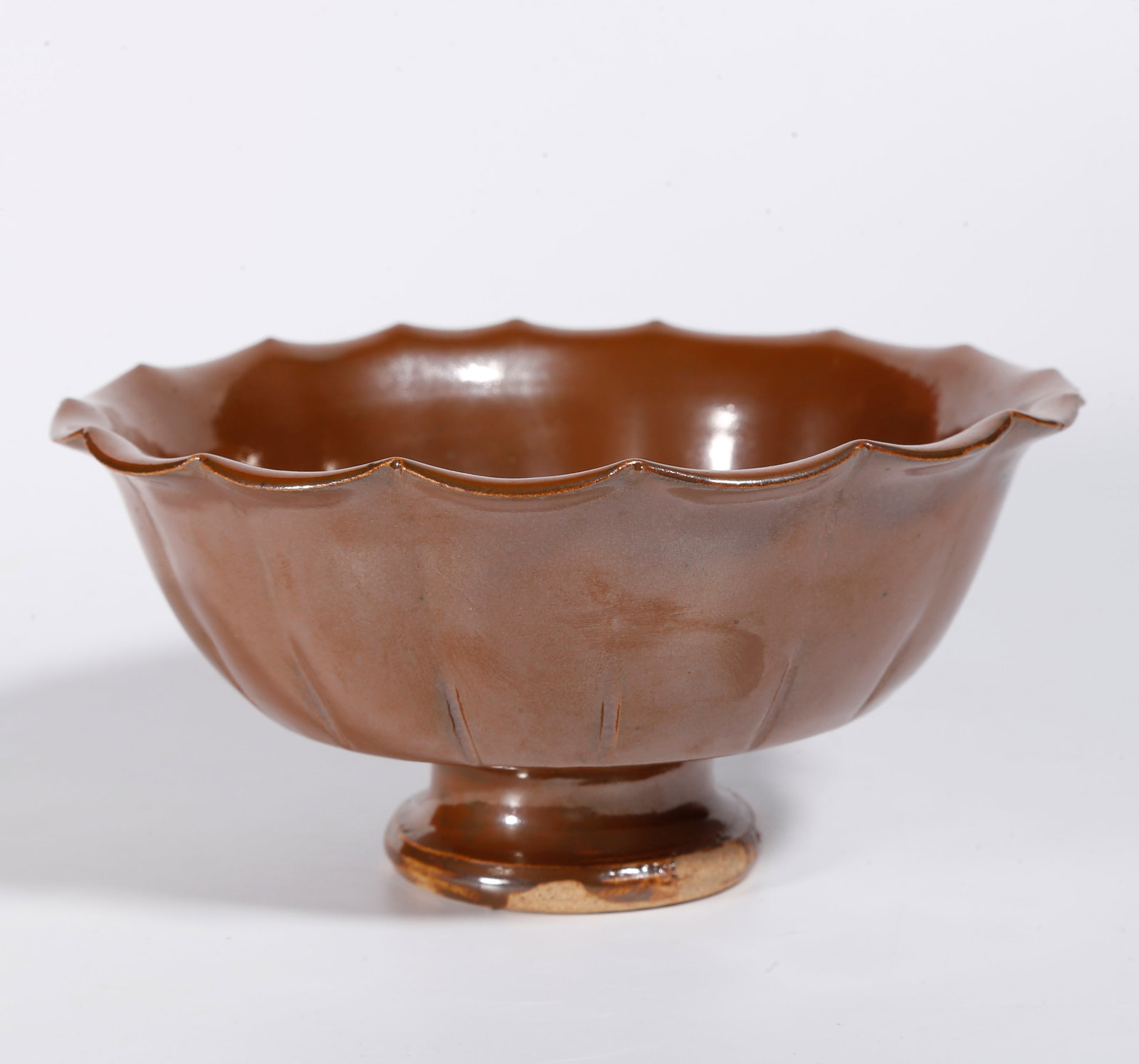 A PURPLE-GOLD GLAZE STEM PLATE: Purple-gold Glaze Stem Plate