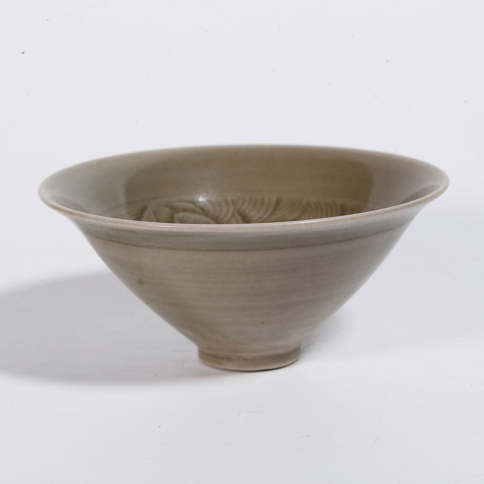 A YAOZHOU KILN FLORAL PATTERN CUP (1 of 8)