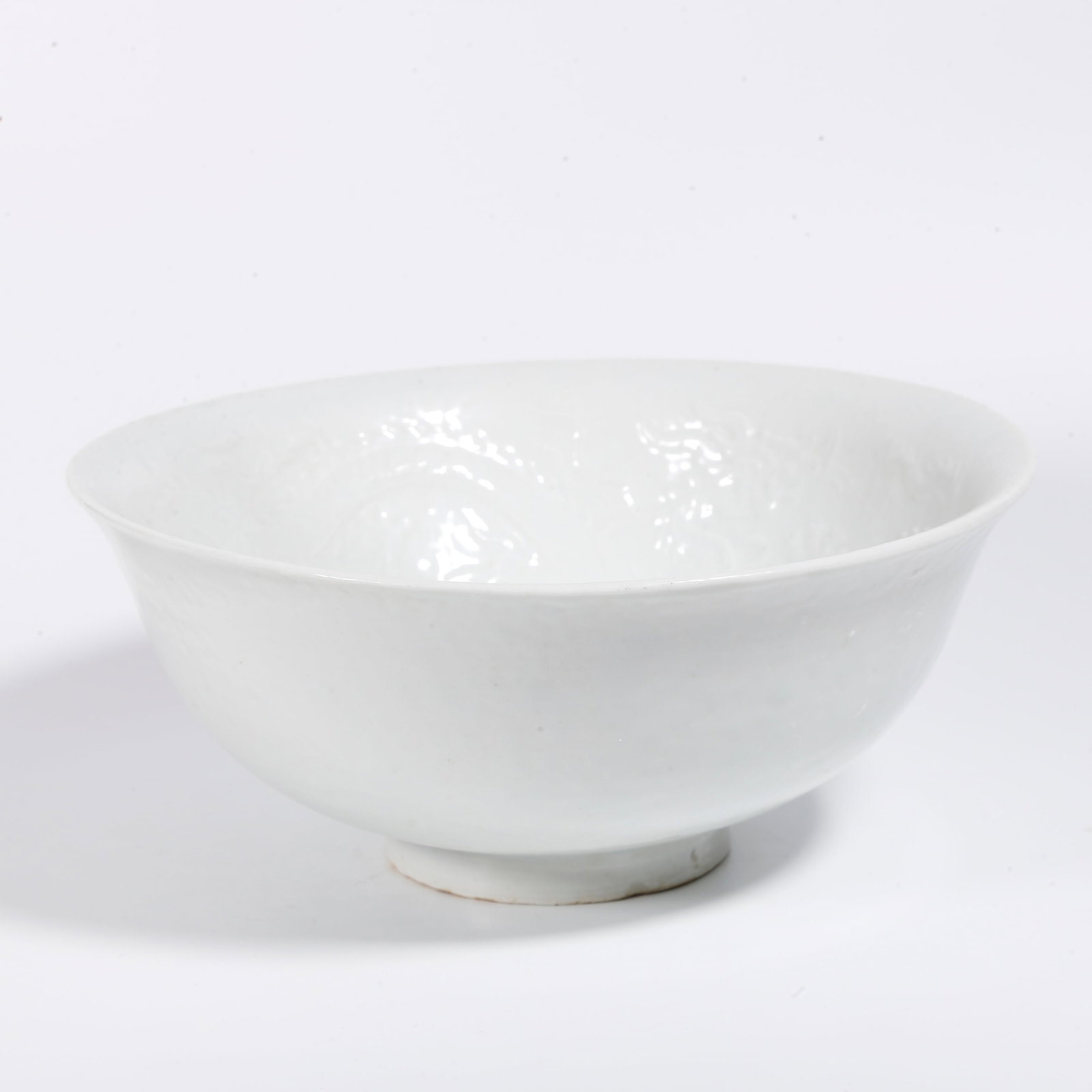 A SHADOW CELADON GLAZE BOWL WITH HIDDEN CARVED DRAGON PATTERN (1 of 9)