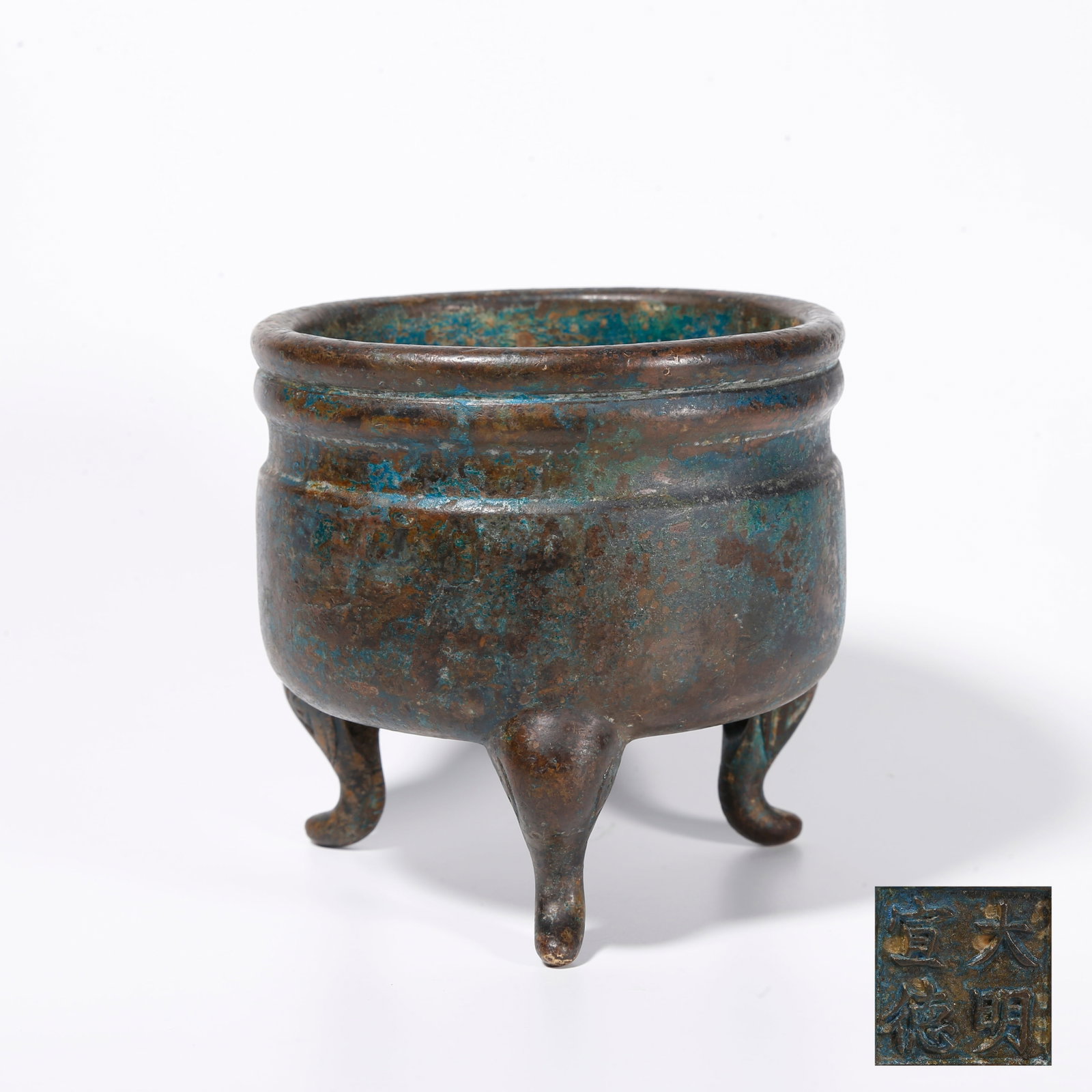 A THREE-LEGGED BRONZE CENSER (1 of 9)