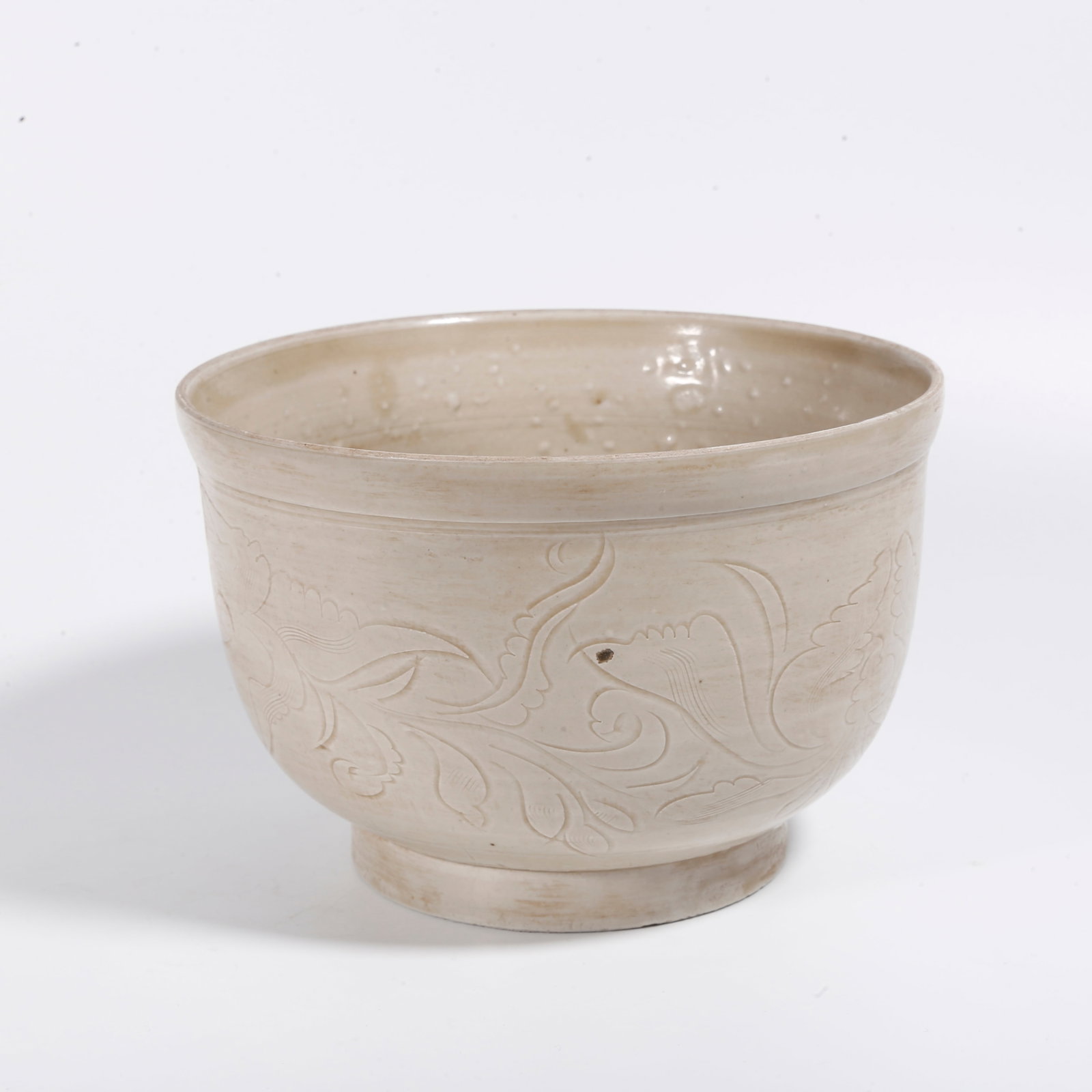A DING KILN WINE-WARMING BOWL WITH FLORAL AND FISH PATTERN (1 of 9)
