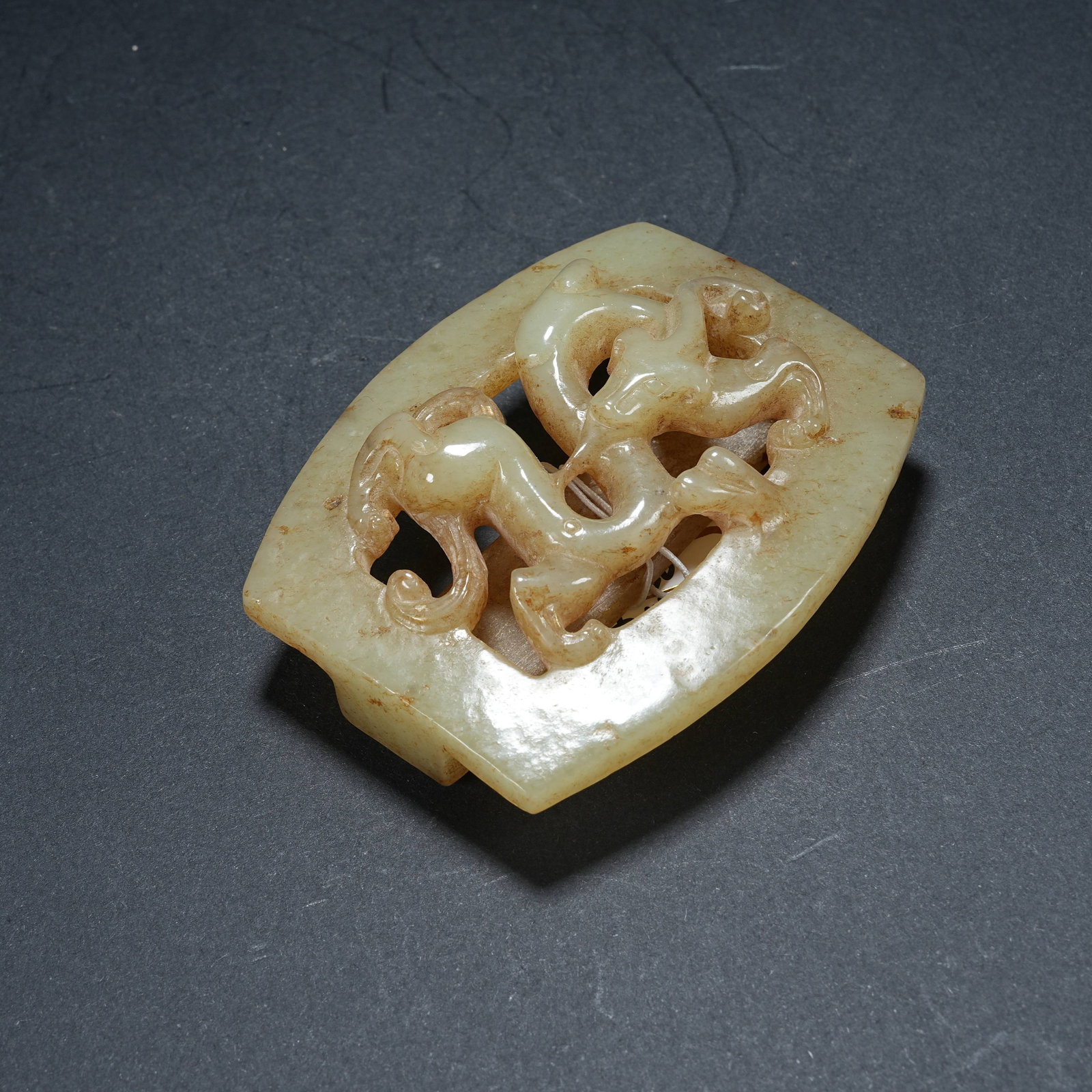 A ARCHAIC JADE BELT BUCKLE WITH CHILONG DESIGN (1 of 8)
