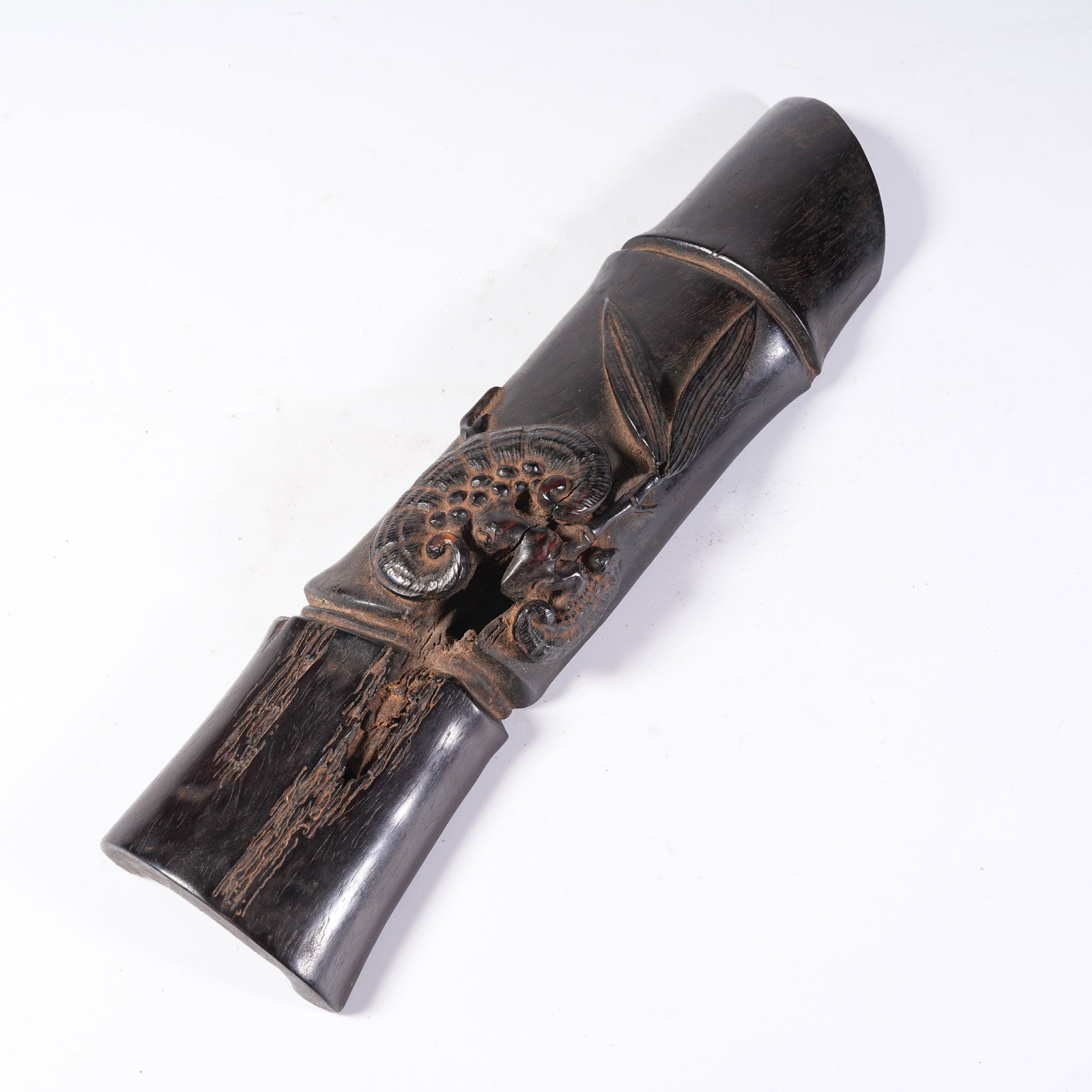 A BAMBOO ROOT CARVED BRUSH REST WITH GANODERMA LUCIDUM PATTERN (1 of 10)