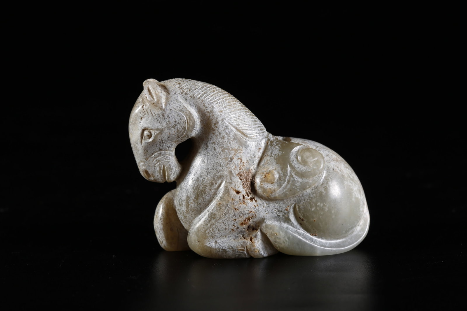 A NEPHRITE CARVING STEED ORNAMENT (1 of 9)