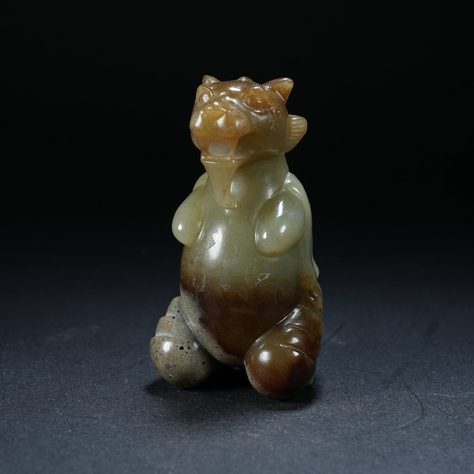 A ARCHAIC JADE SQUATTING BEAR: Archaic Jade Squatting Bear