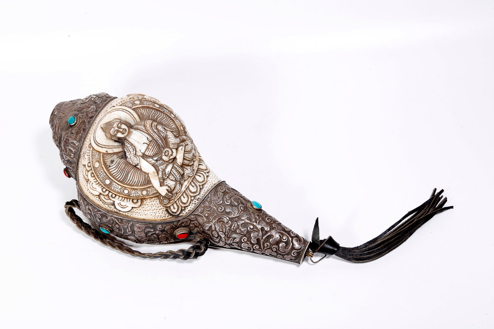 A SILVER-MOUNTED CONCH RITUAL IMPLEMENT (1 of 9)