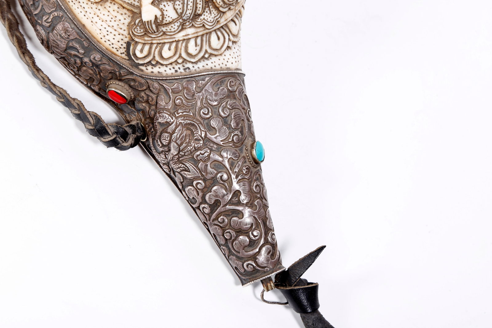 A SILVER-MOUNTED CONCH RITUAL IMPLEMENT - 3