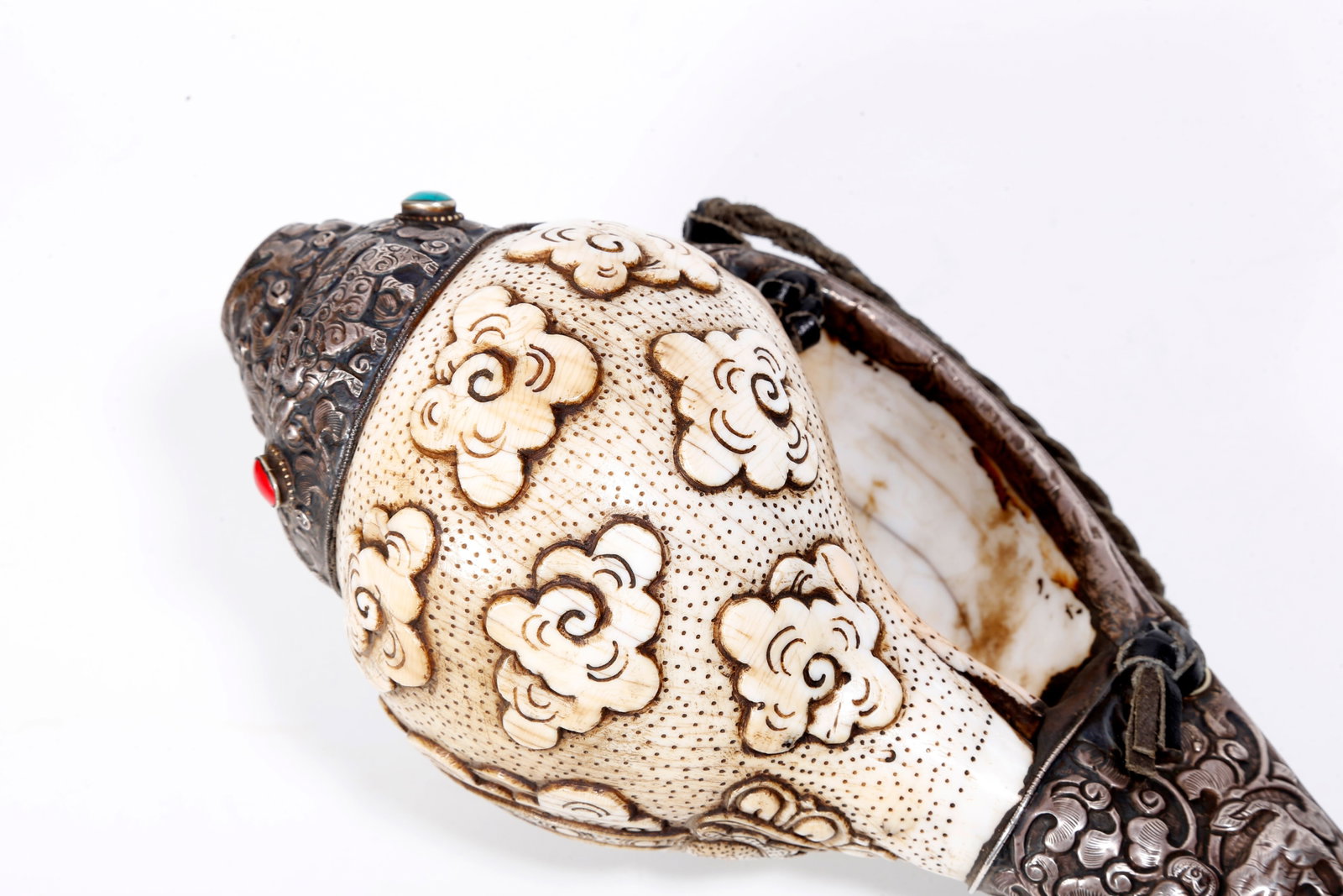 A SILVER-MOUNTED CONCH RITUAL IMPLEMENT - 7