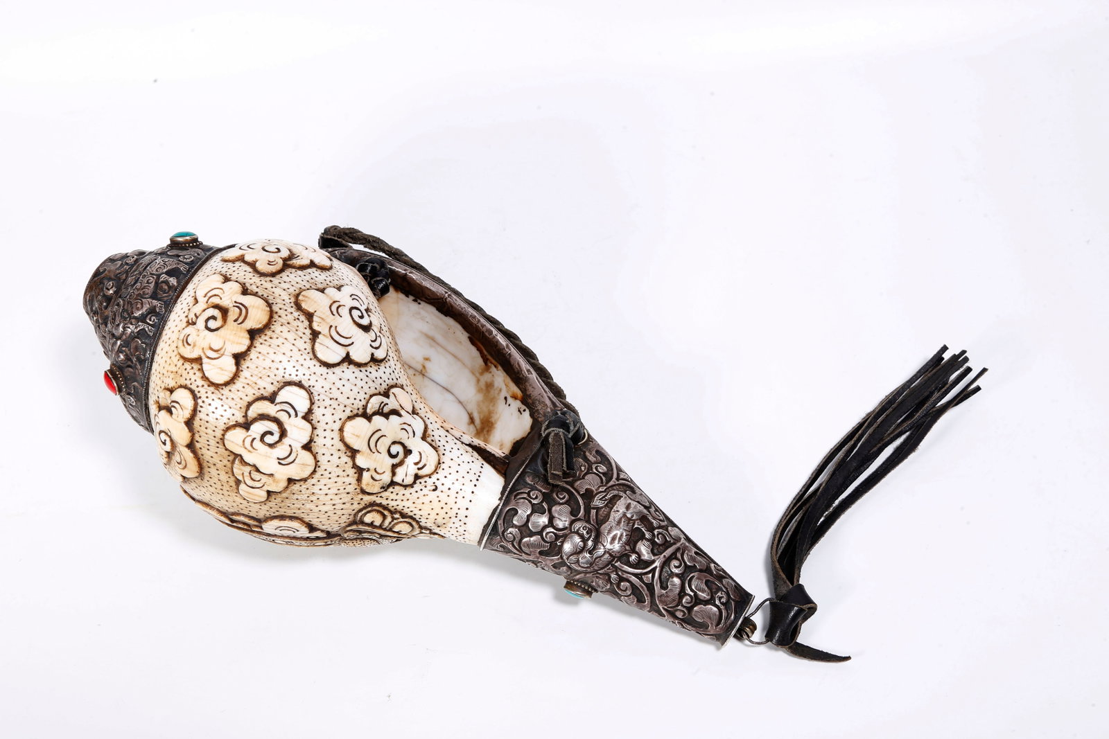 A SILVER-MOUNTED CONCH RITUAL IMPLEMENT - 9