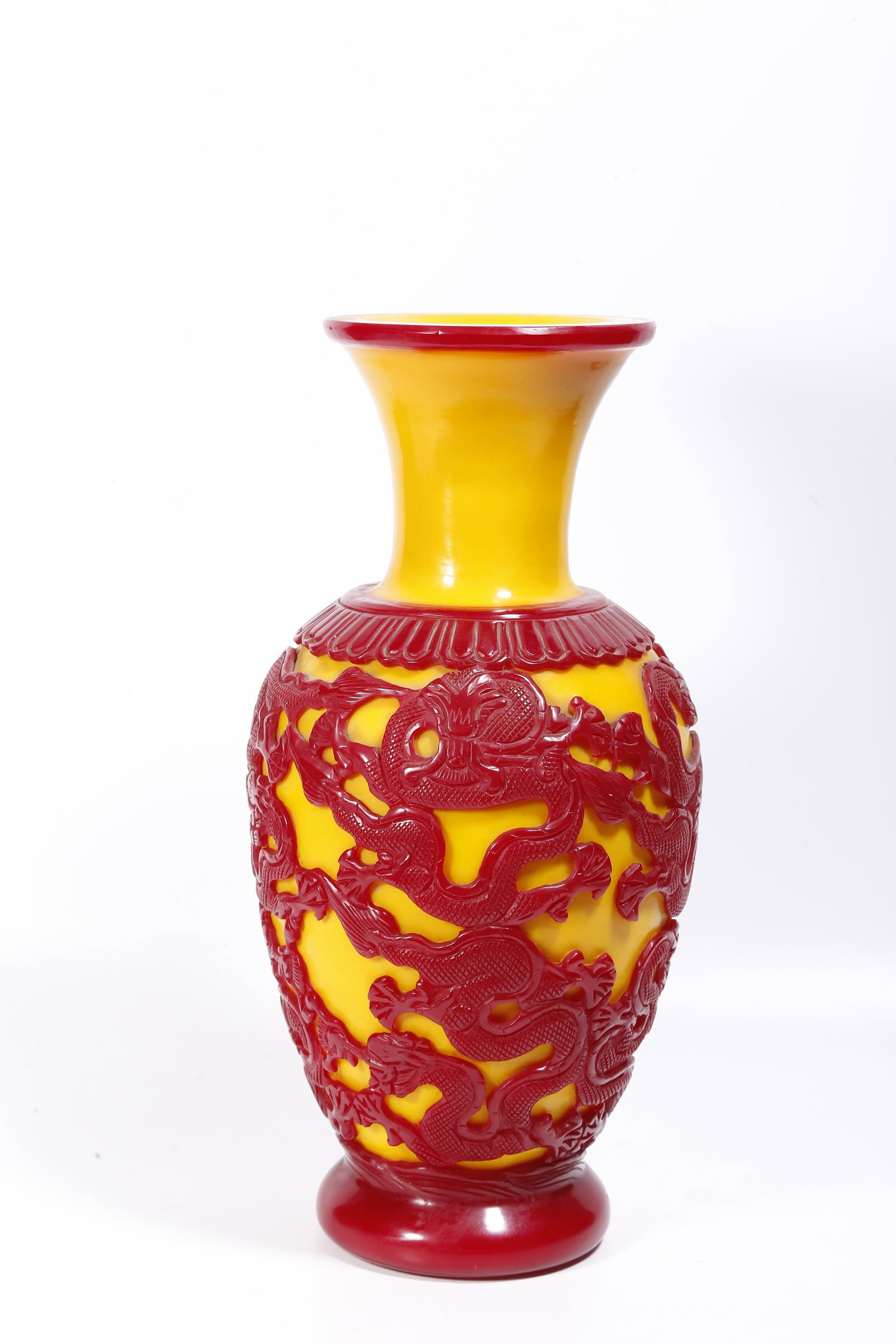 A OVERLAID GLASS APPRECIATION VASE WITH DRAGON PATTERNS: Overlaid Glass Appreciation Vase with Dragon Patterns