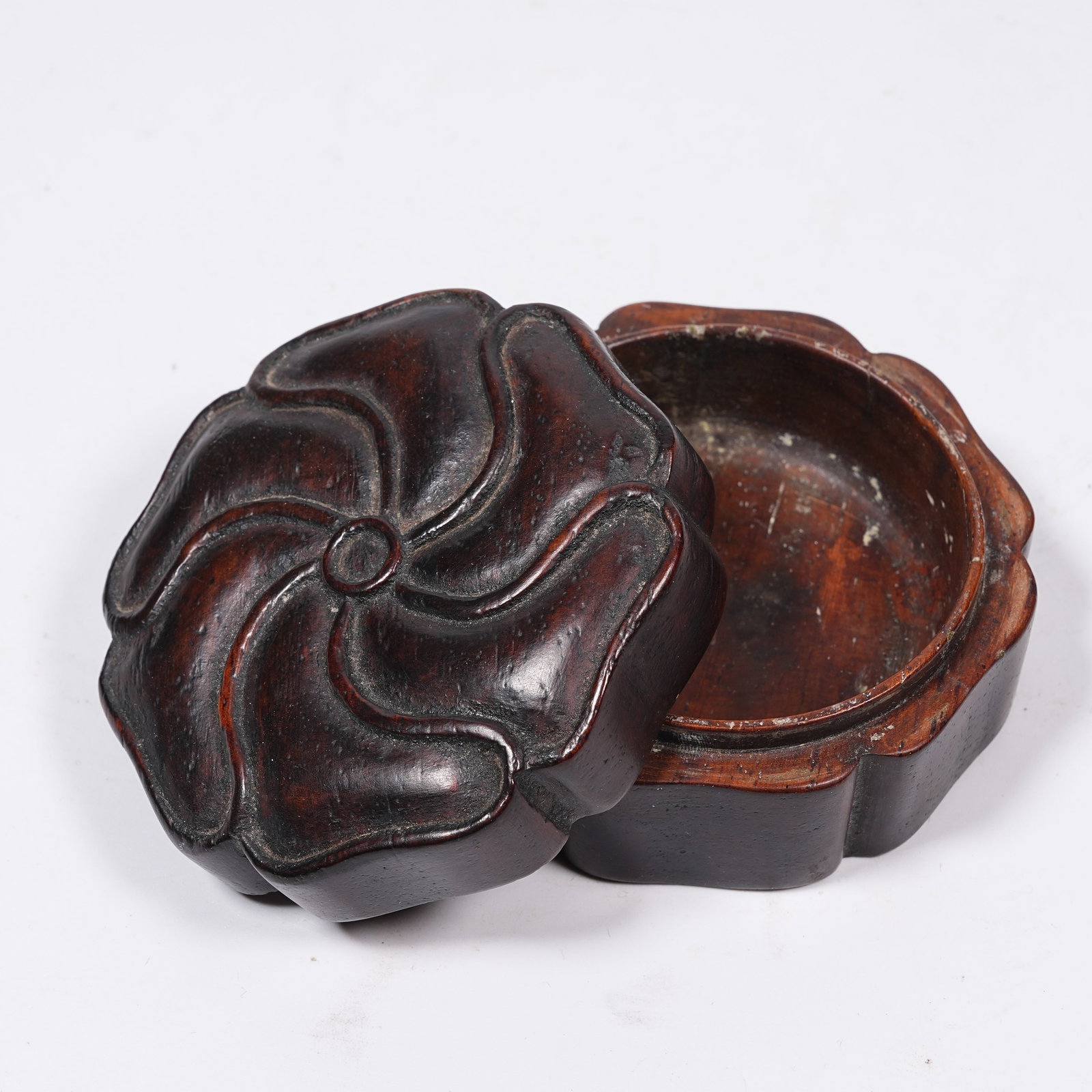 A BOXWOOD FLORAL PATTERN DECORATIVE BOX (1 of 8)