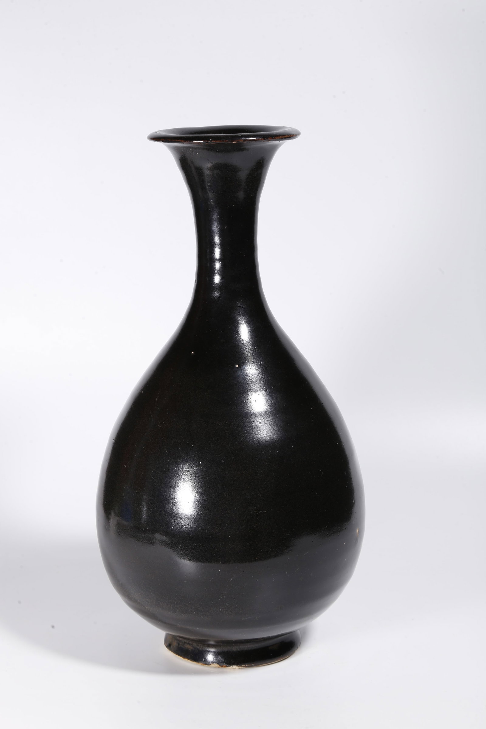 A BLACK GLAZE YUHUCHUN VASE (1 of 10)