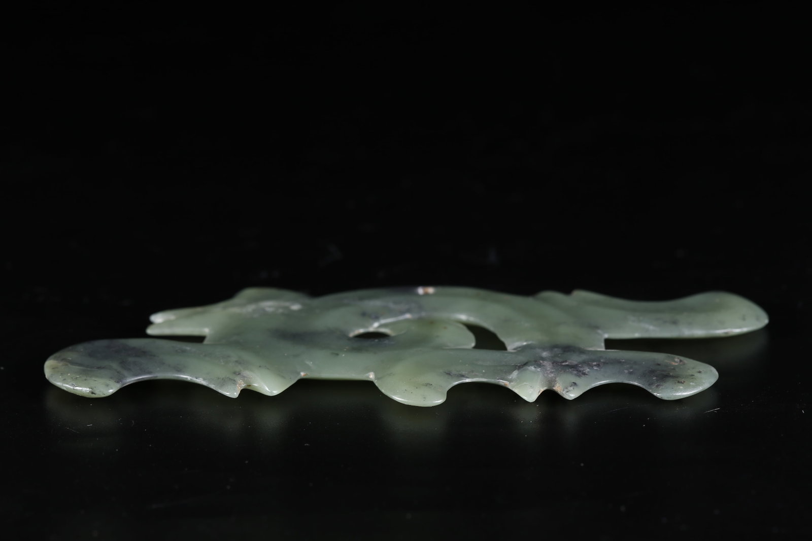 A ARCHAIC JADE CLOUD-PATTERN PENDANT - 4
