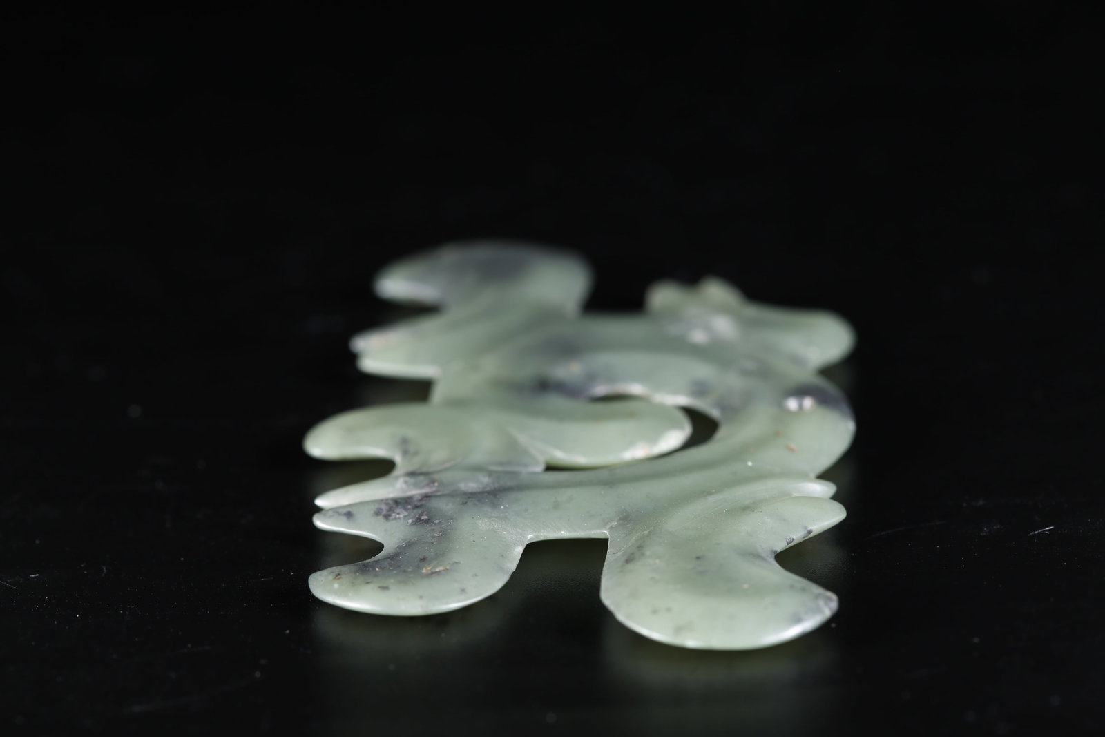A ARCHAIC JADE CLOUD-PATTERN PENDANT - 5