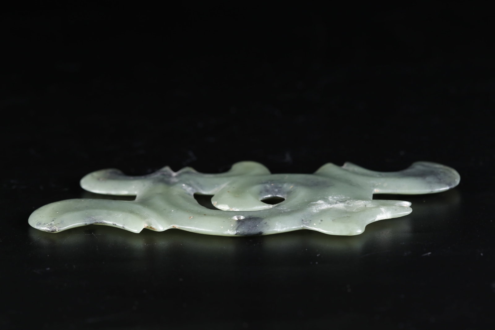 A ARCHAIC JADE CLOUD-PATTERN PENDANT - 6