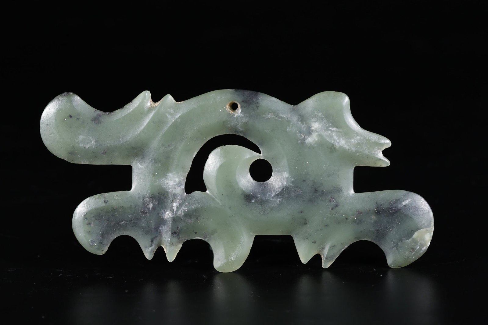 A ARCHAIC JADE CLOUD-PATTERN PENDANT - 9