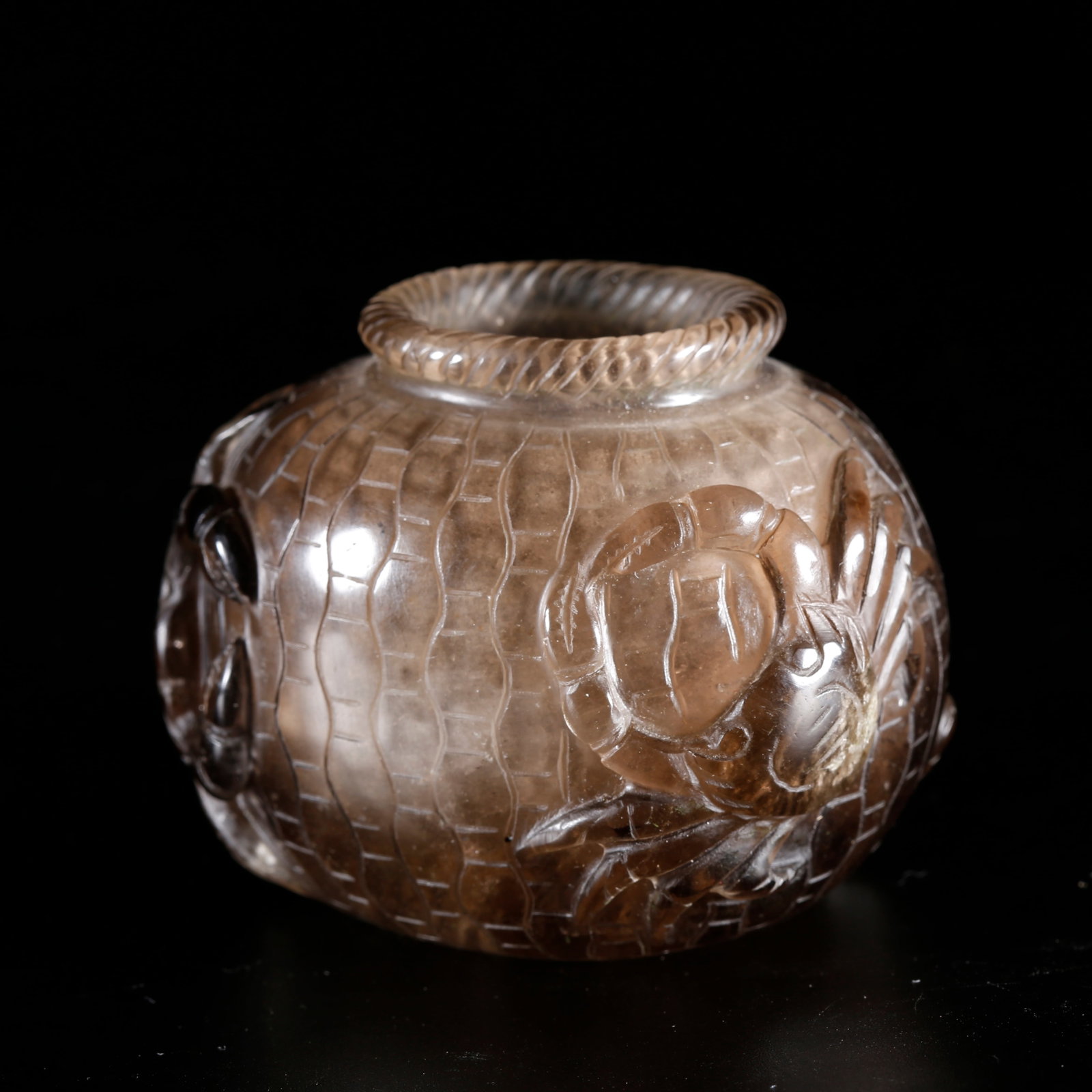 A CRYSTAL CARVED CRAB PATTERN WATER VESSEL (1 of 9)