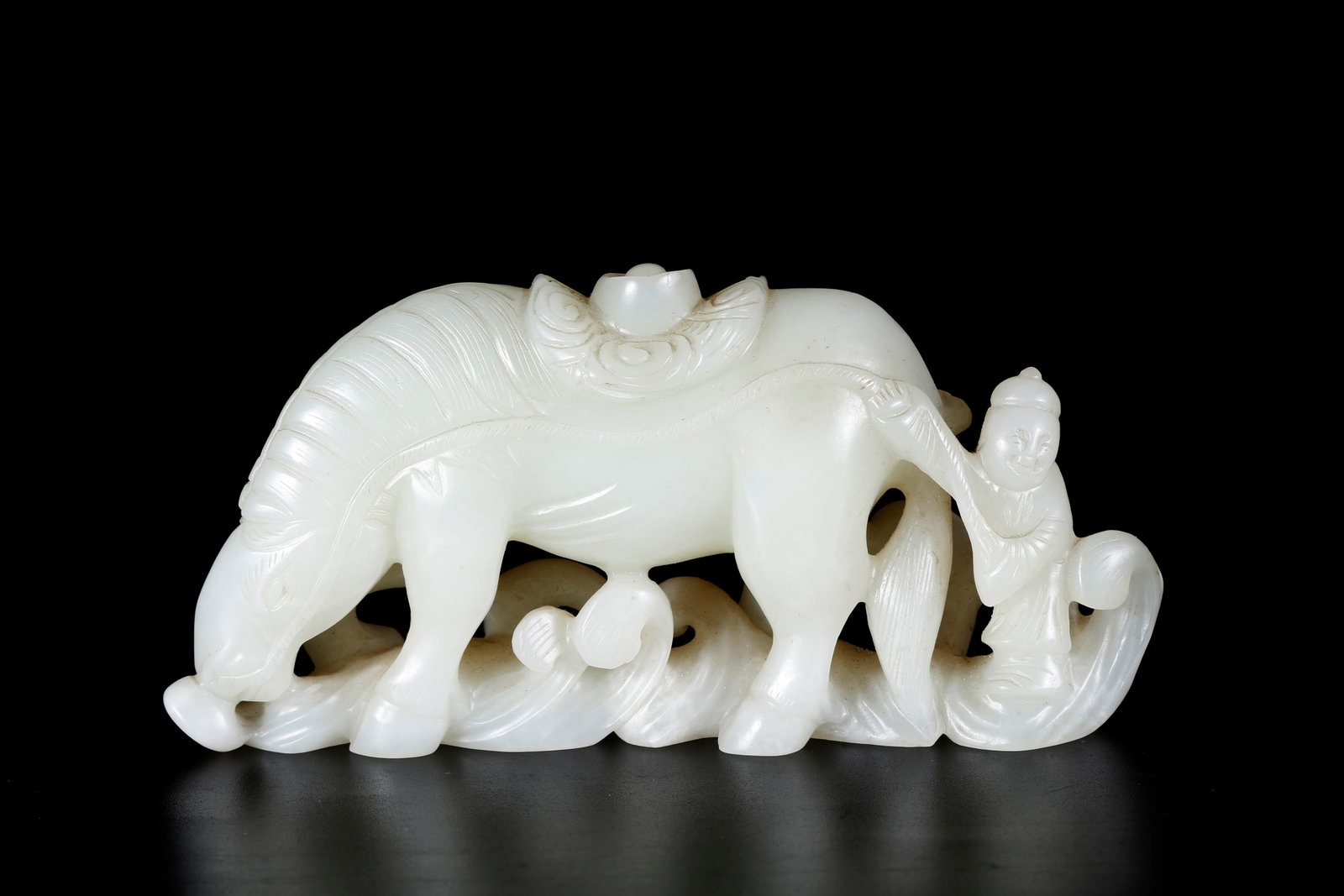 A NEPHRITE CARVING HORSE ORNAMENT (1 of 9)