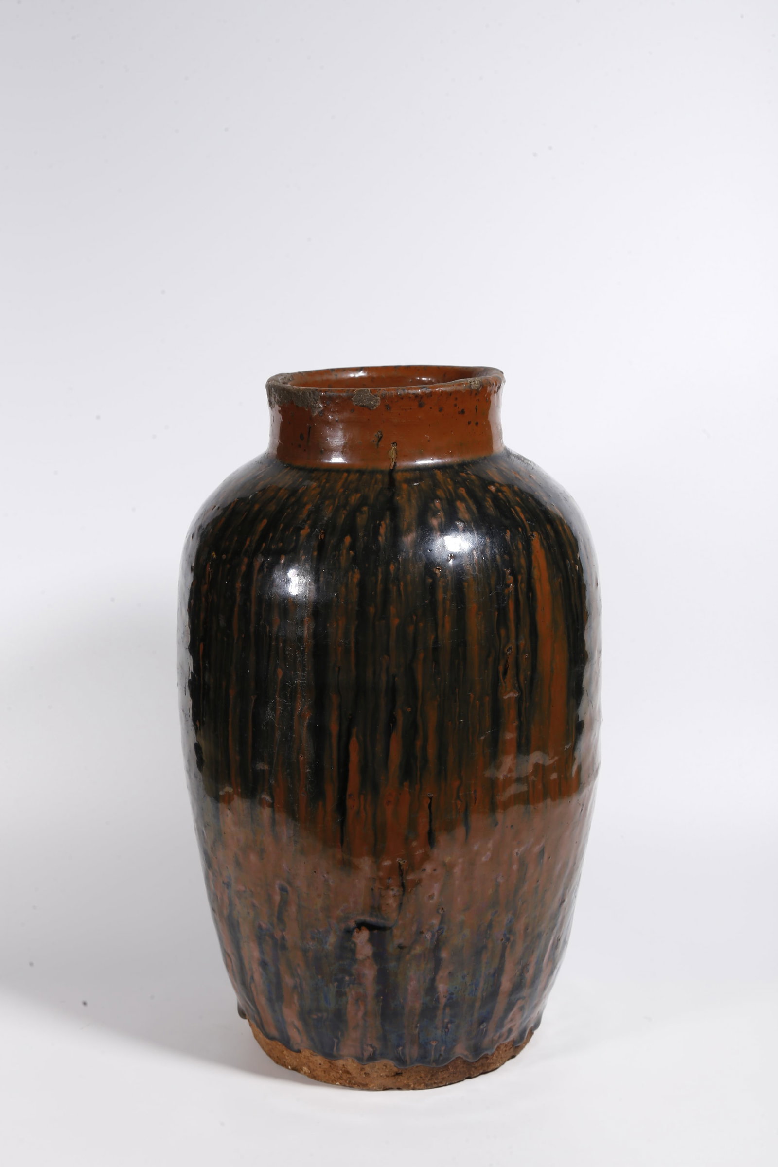 A CIZHOU KILN JAR (1 of 10)