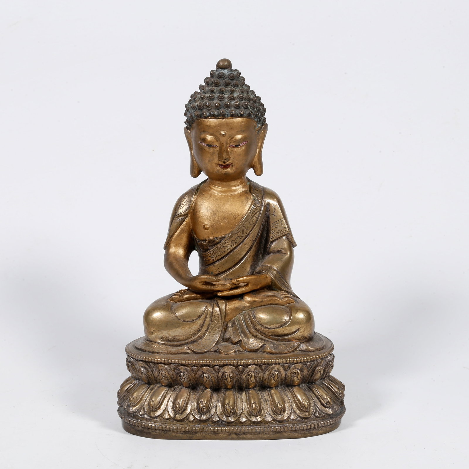 A GILT-BRONZE SHAKYAMUNI BUDDHA STATUE: Gilt-bronze Shakyamuni Buddha statue