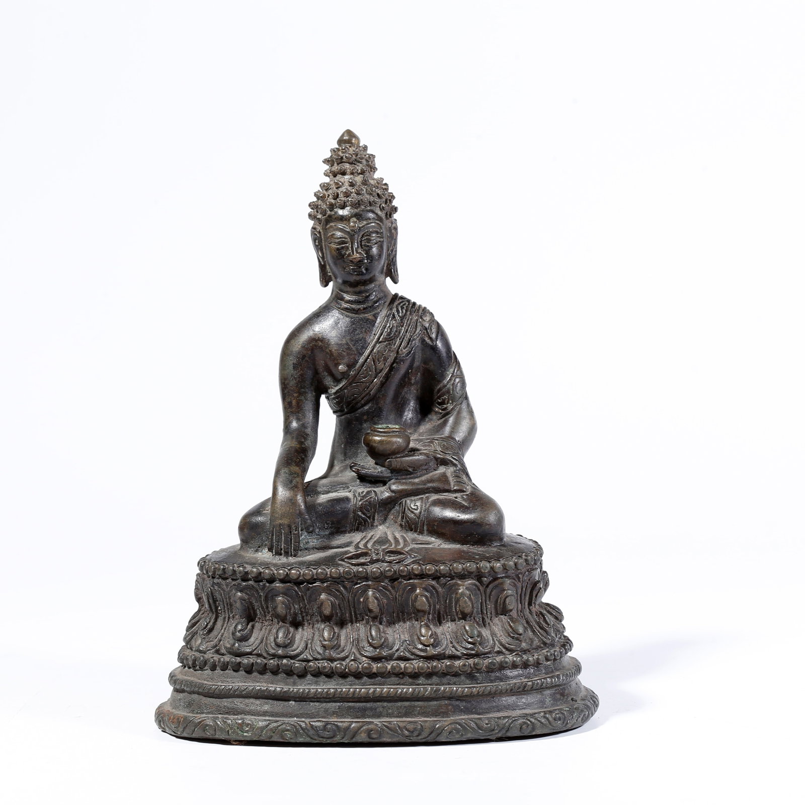 A GILT-BRONZE SHAKYAMUNI BUDDHA FIGURE (1 of 9)