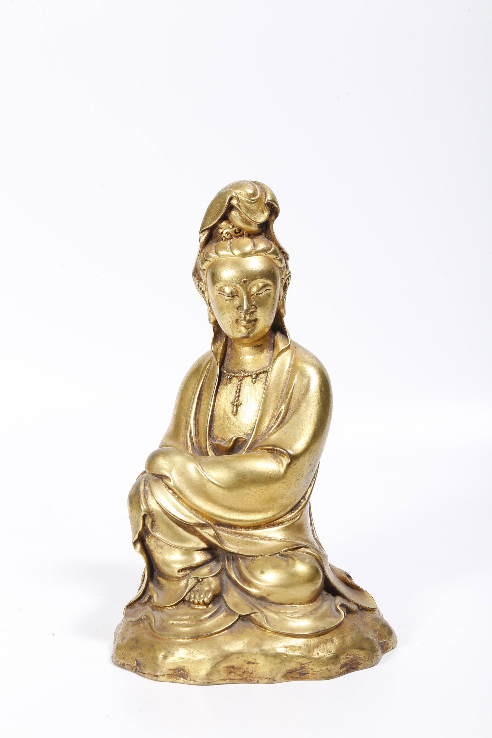 A GILT BRONZE GUANYIN STATUE (1 of 9)