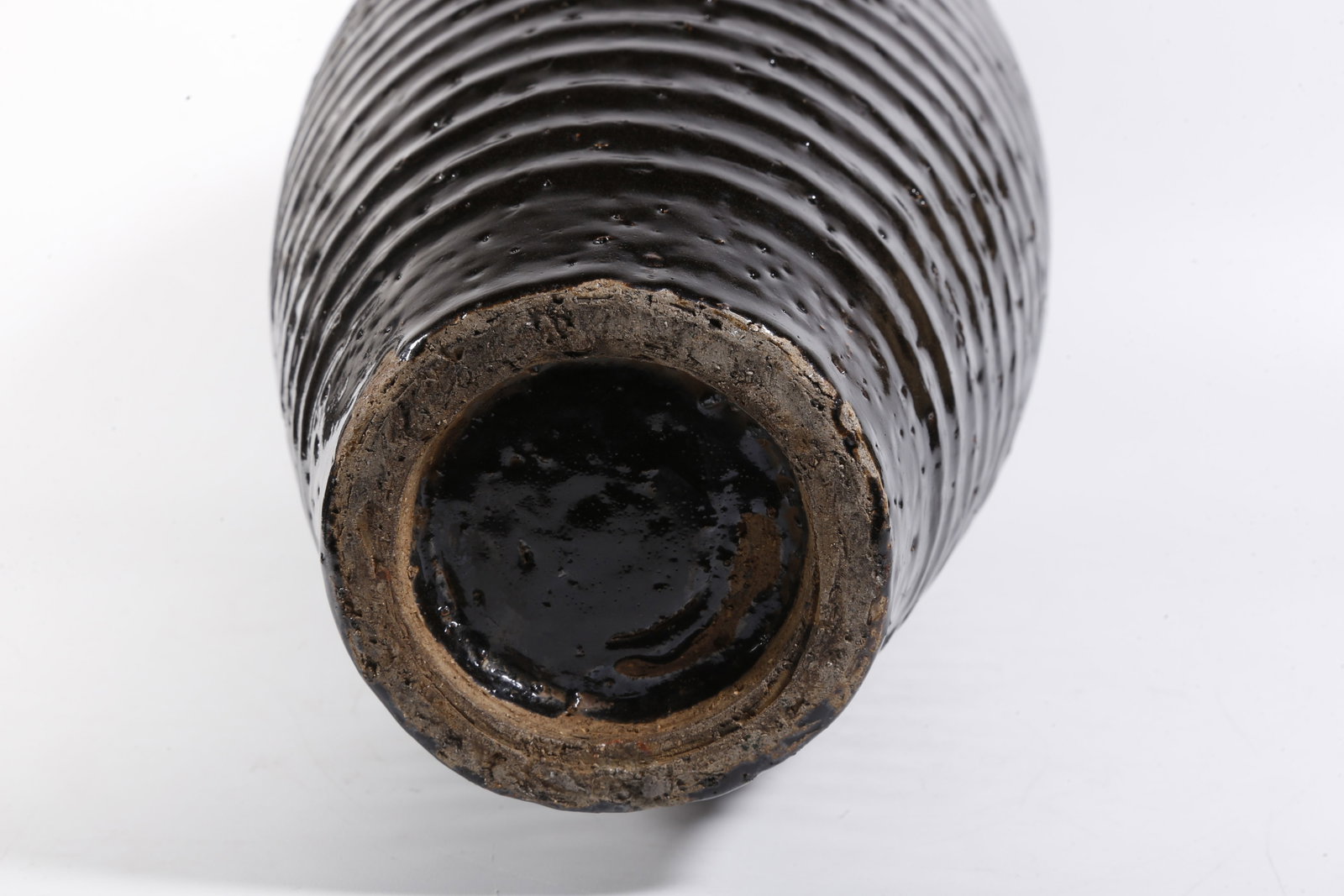 A BLACK GLAZE STRING-PATTERN PLUM VASE - 10