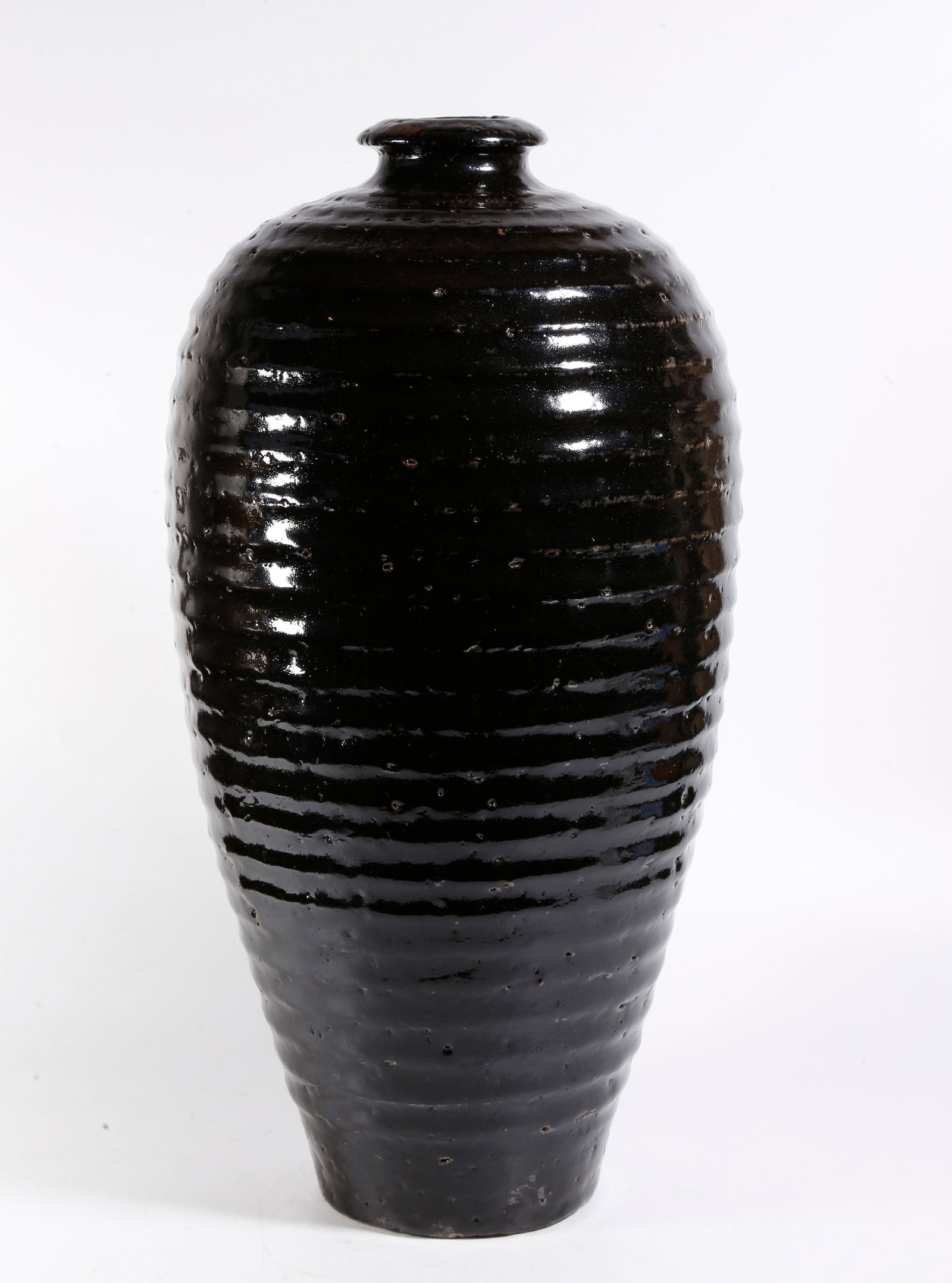 A BLACK GLAZE STRING-PATTERN PLUM VASE: Black Glaze String-pattern Plum Vase