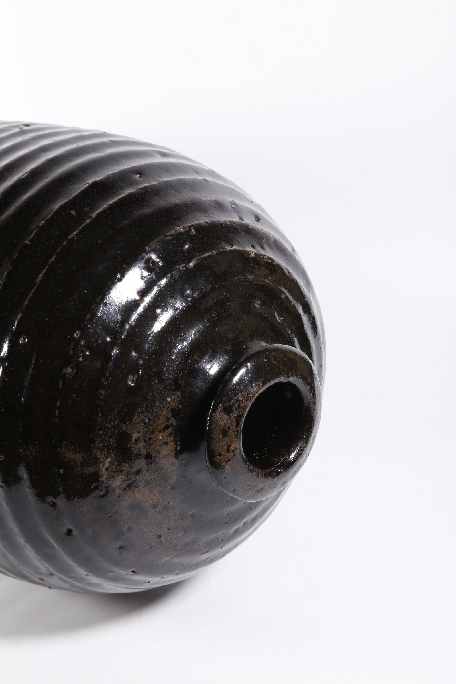 A BLACK GLAZE STRING-PATTERN PLUM VASE - 9