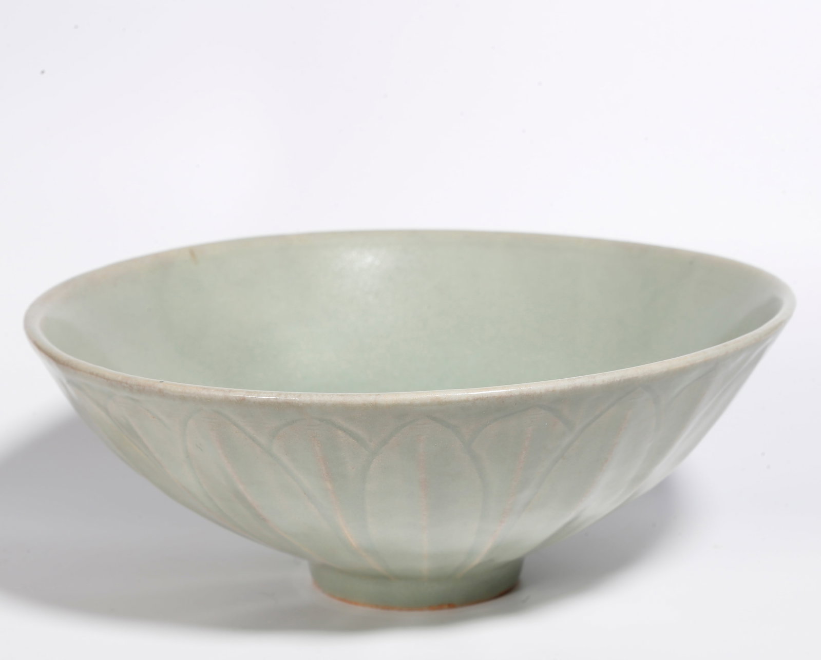 A LARGE LONGQUAN KILN BOWL (1 of 10)