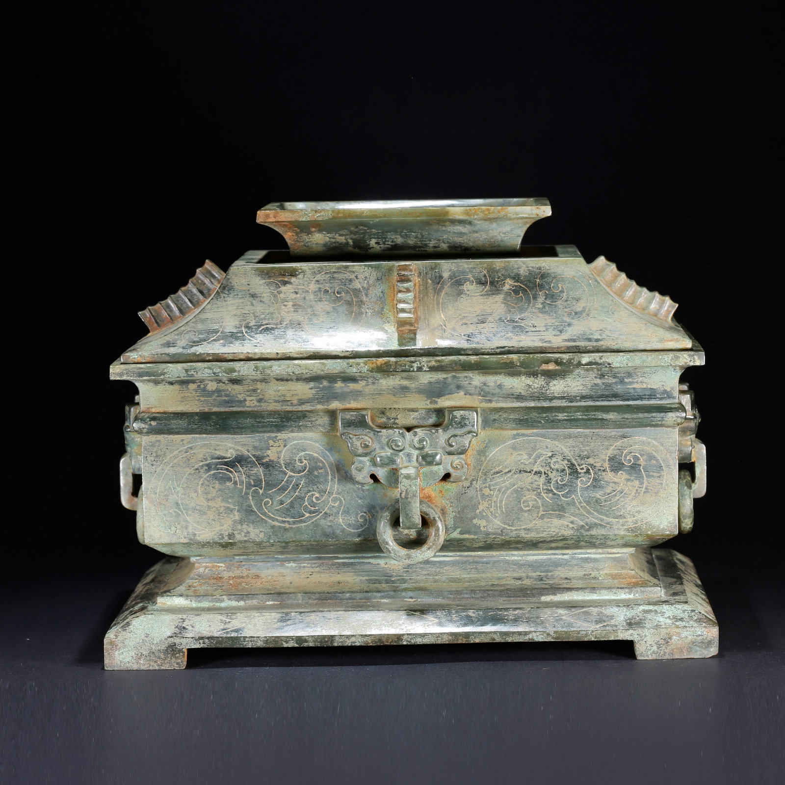 A ARCHAIC JADE CARVED SQUARE FU VESSEL (1 of 10)