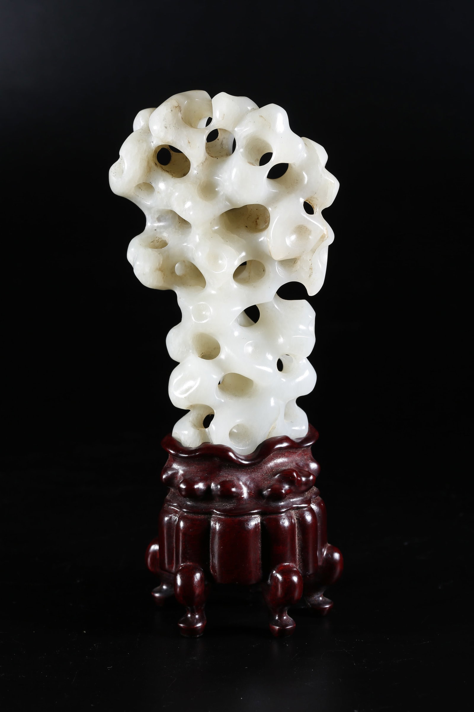 A NEPHRITE BOULDER CARVING ORNAMENT (1 of 9)